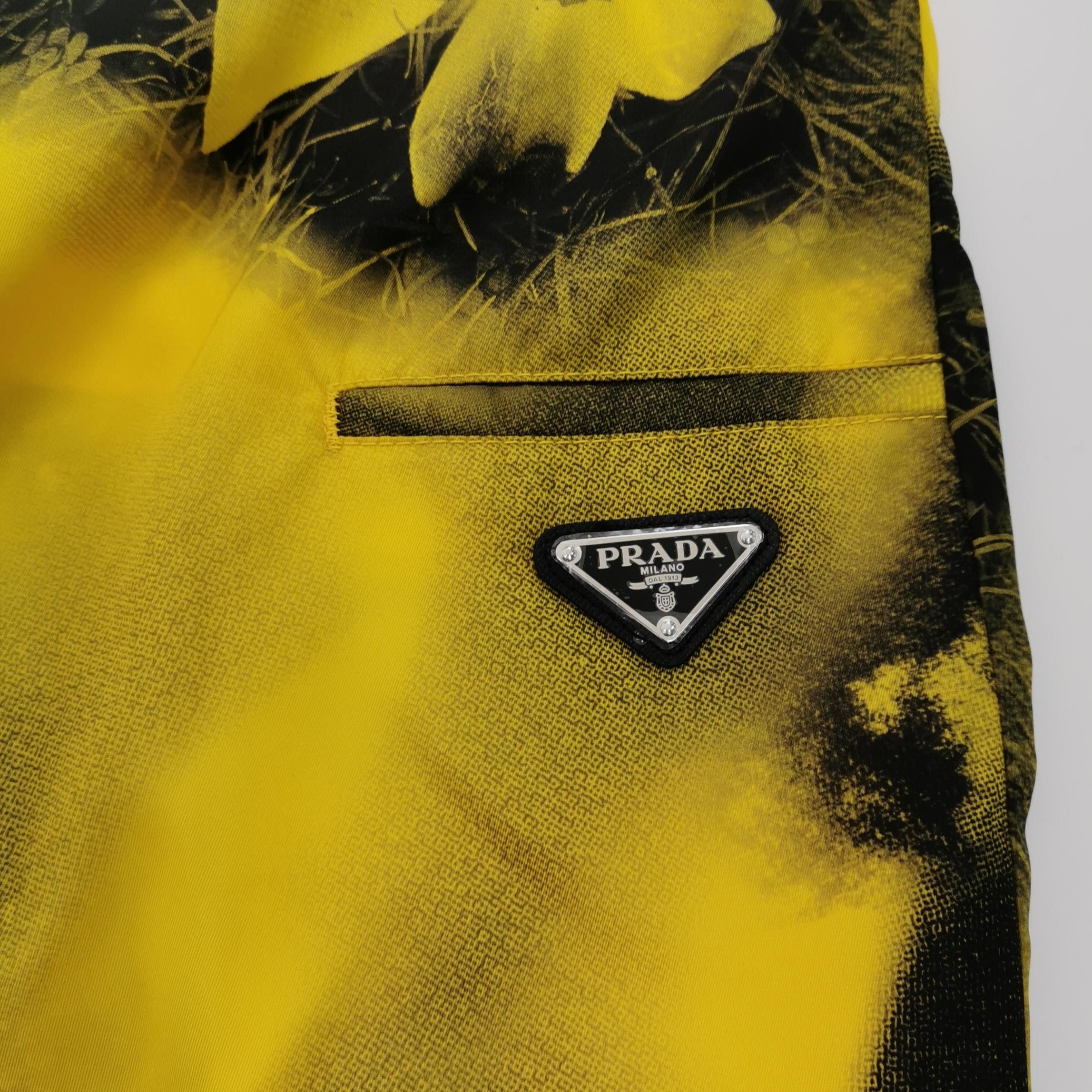 Prada Prada M Size Wolf Print Yellow Shorts Size US 32 / EU 48 - 6 Thumbnail
