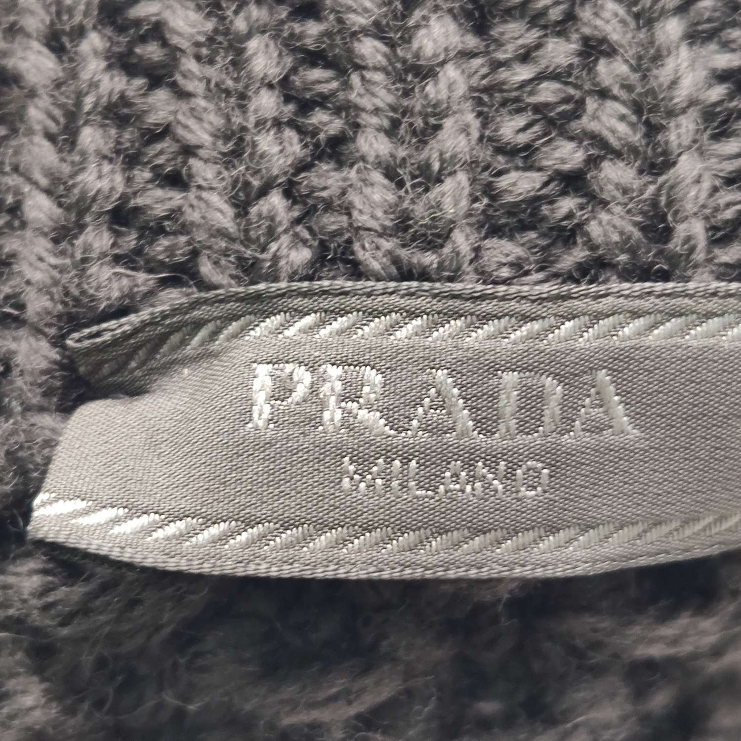 Prada Prada Wool Solid Long Sleeve Cardigan L Size US L / EU 52-54 / 3 - 6 Thumbnail