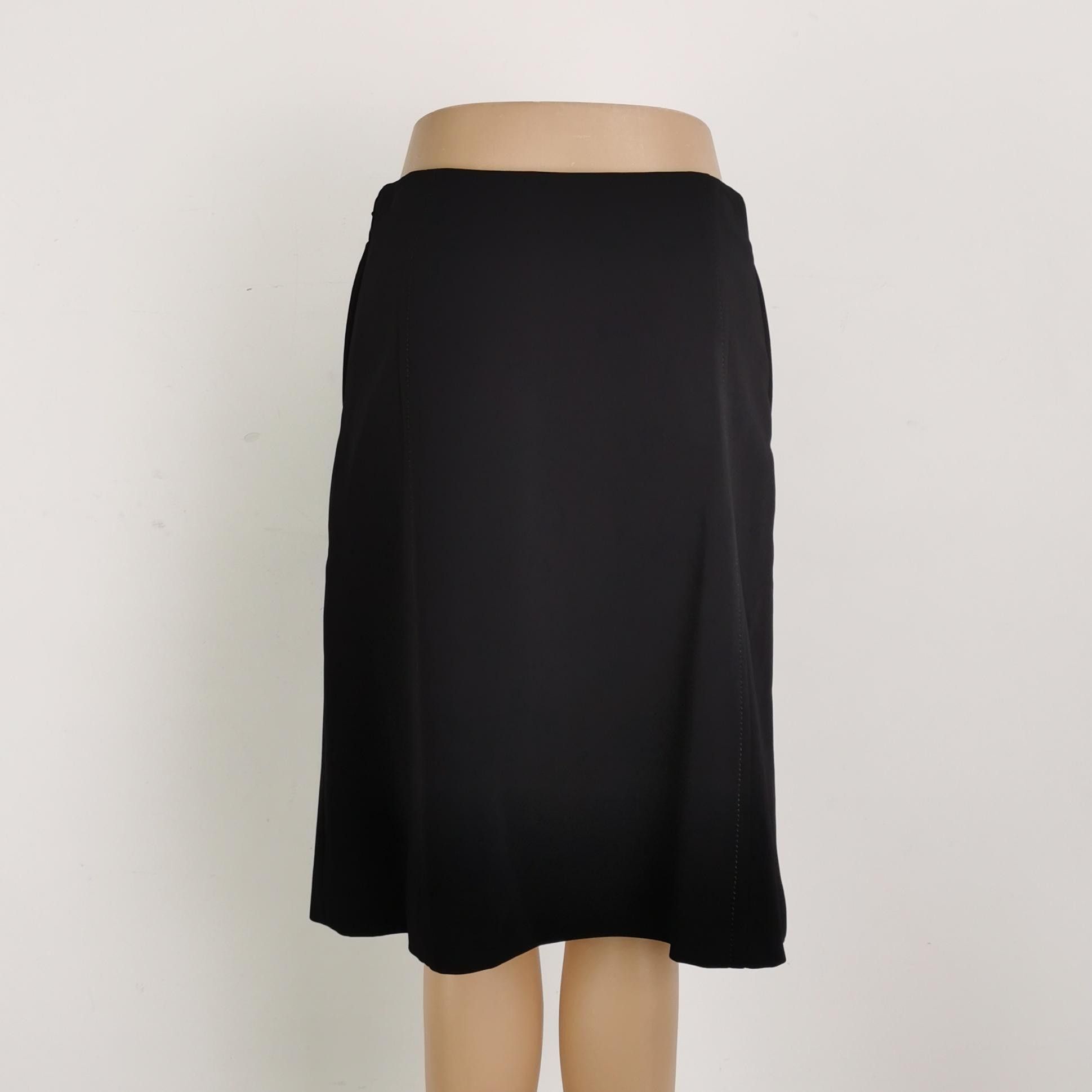 Prada Prada Solid Color Midi Skirt Size M Size 40" / US 18 - 6 Thumbnail