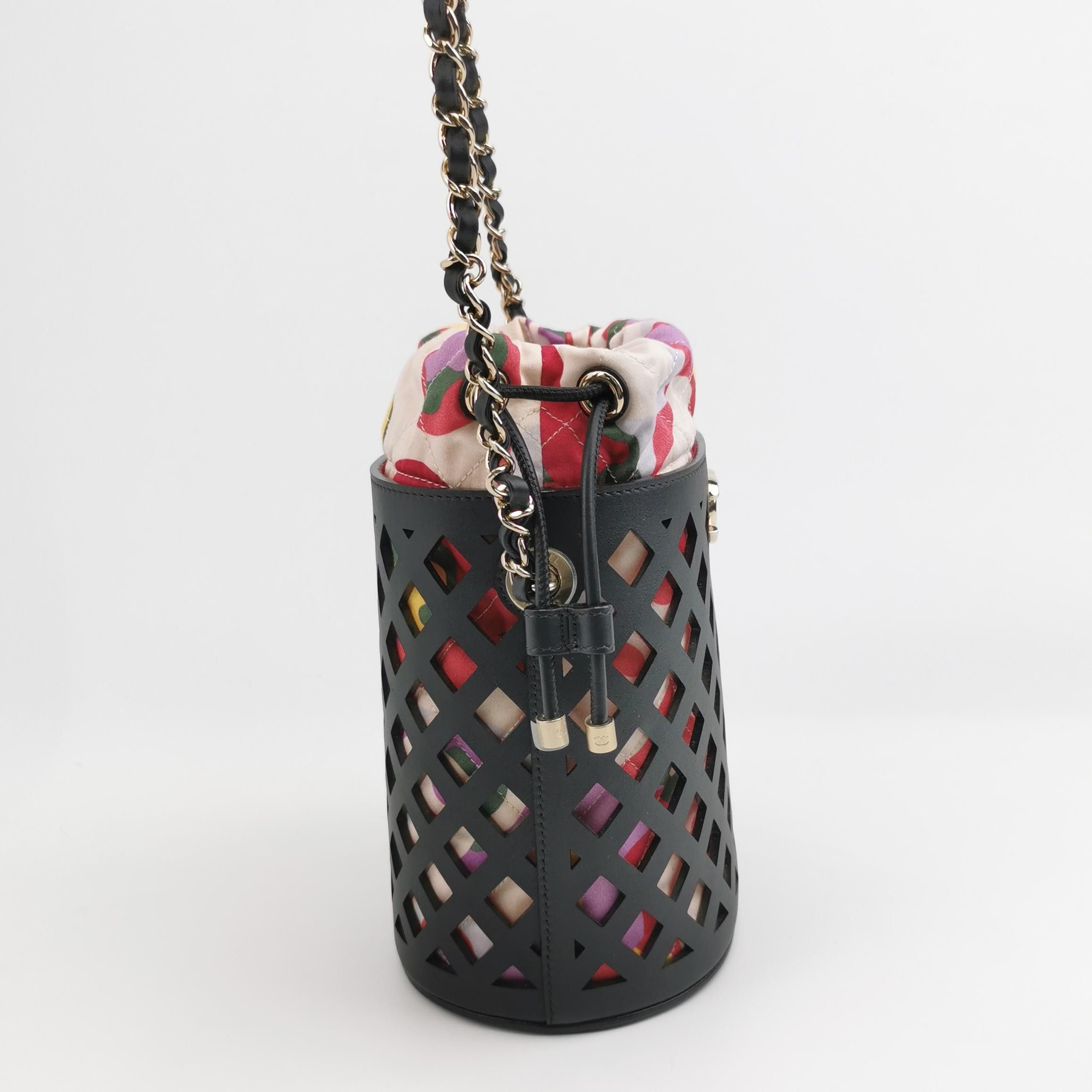 Prada Chanel Cowhide Laser-Cut CC Logo Chain Shoulder Bag Size ONE SIZE - 7 Thumbnail