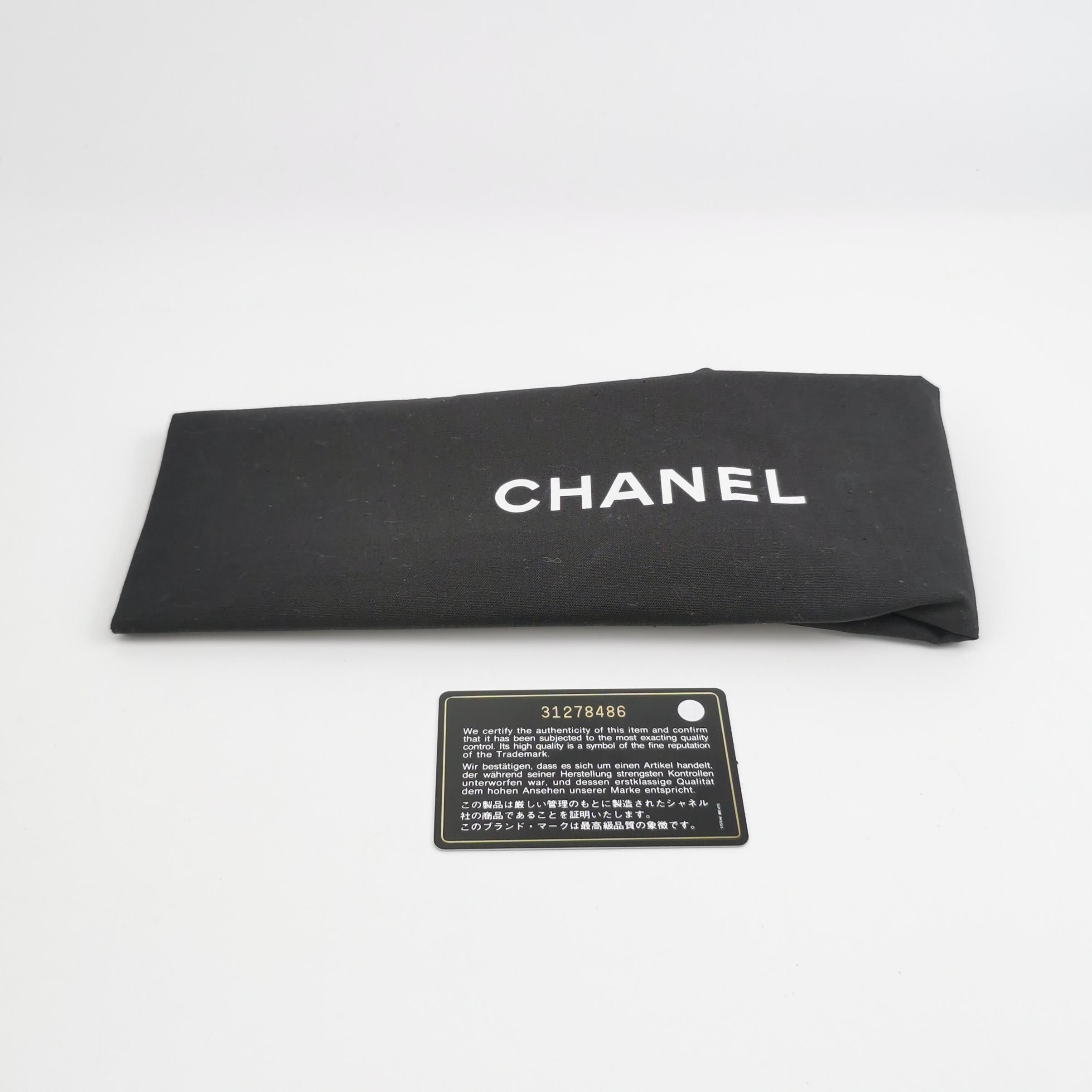 Prada Chanel Cowhide Laser-Cut CC Logo Chain Shoulder Bag Size ONE SIZE - 18 Thumbnail