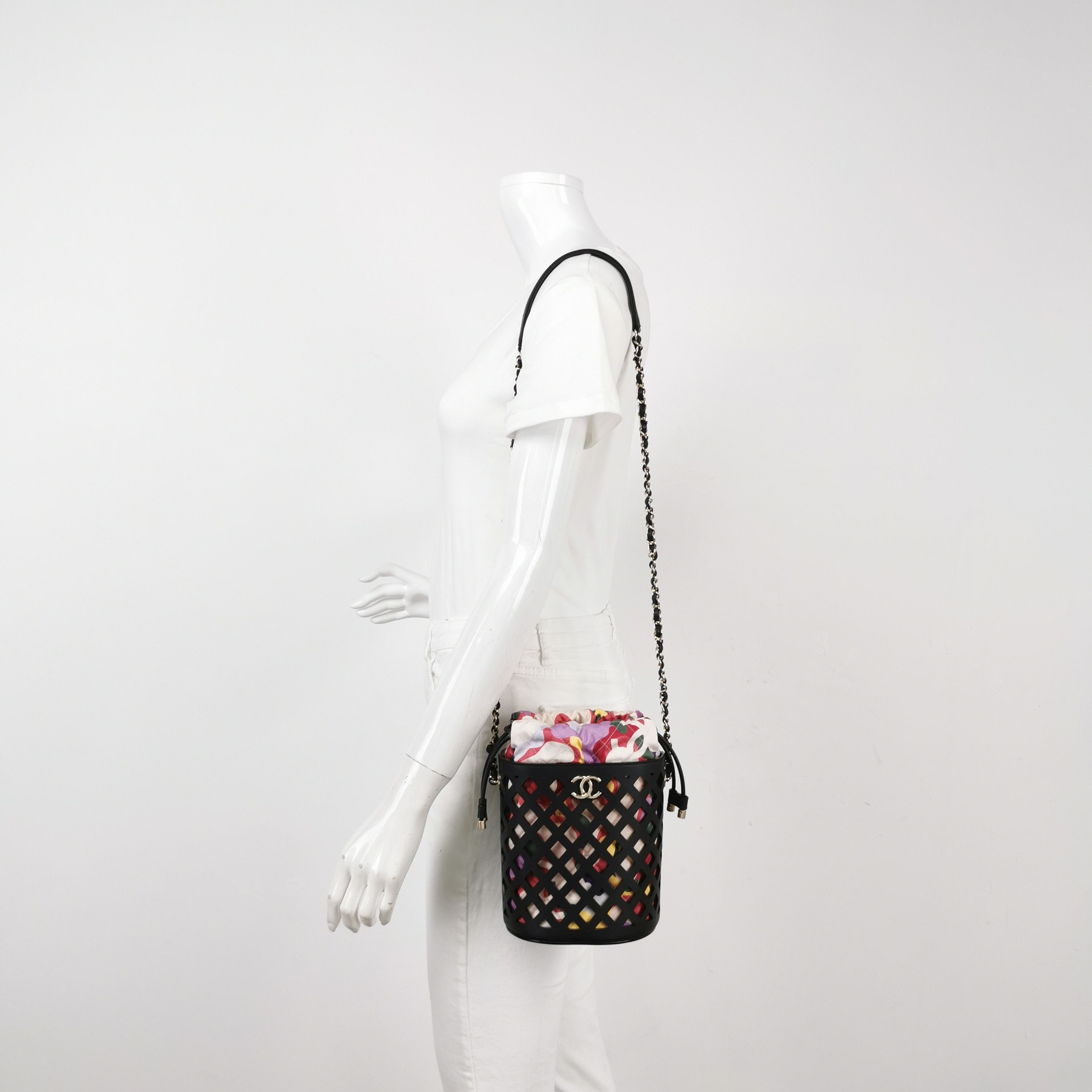 Prada Chanel Cowhide Laser-Cut CC Logo Chain Shoulder Bag Size ONE SIZE - 3 Thumbnail