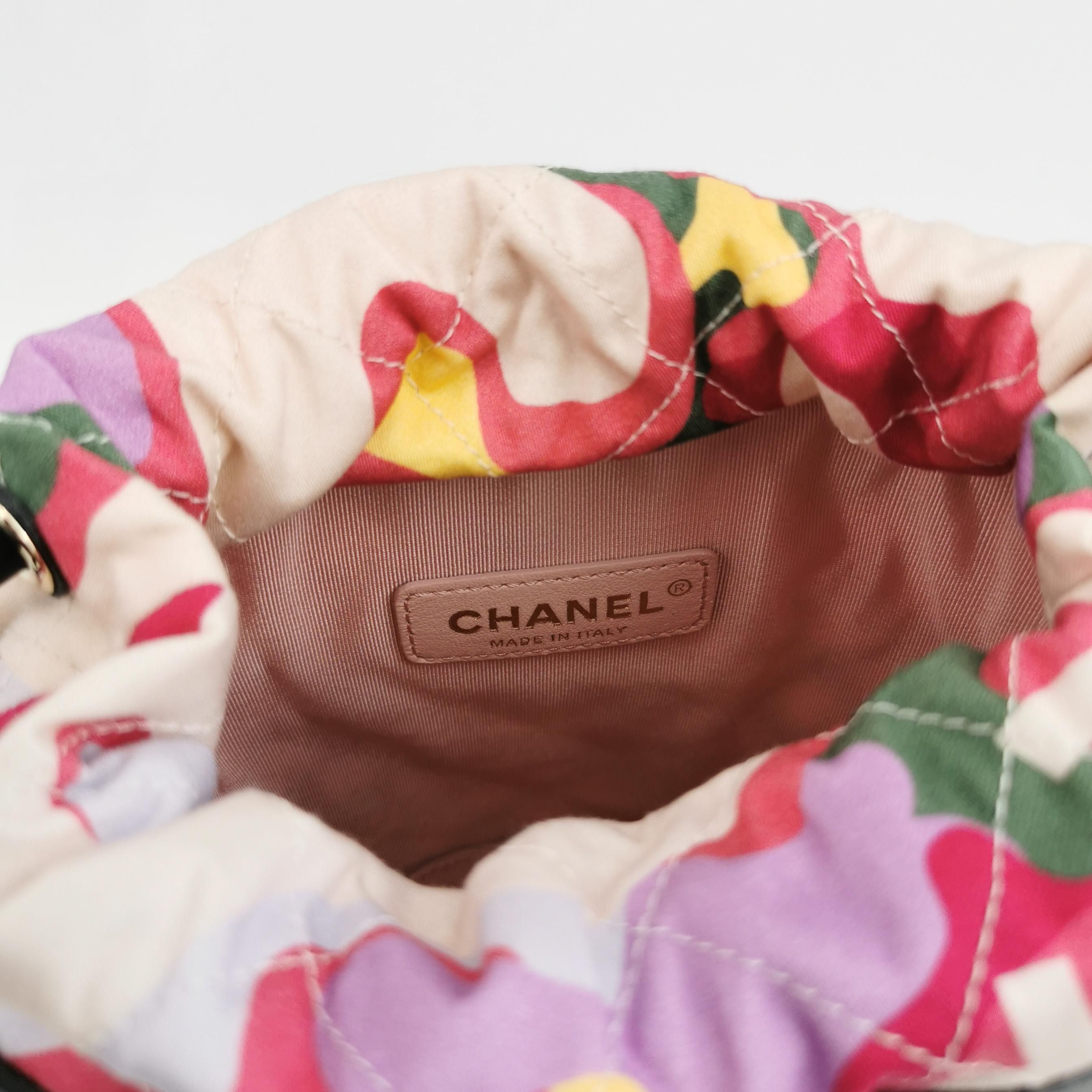 Prada Chanel Cowhide Laser-Cut CC Logo Chain Shoulder Bag Size ONE SIZE - 16 Thumbnail