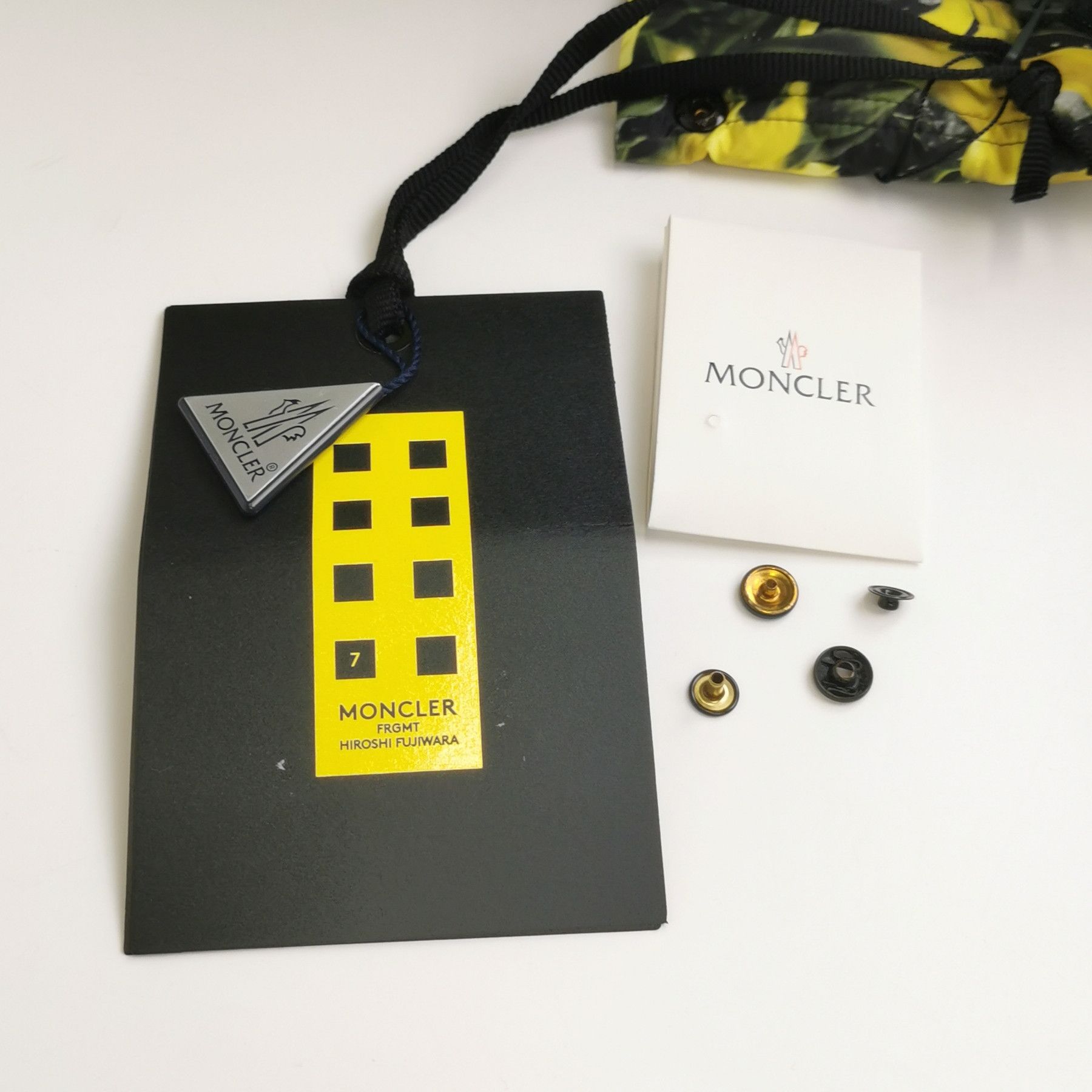 Moncler Moncler Yellow Floral Print Down Jacket S Size US S / EU 44-46 / 1 - 10 Thumbnail