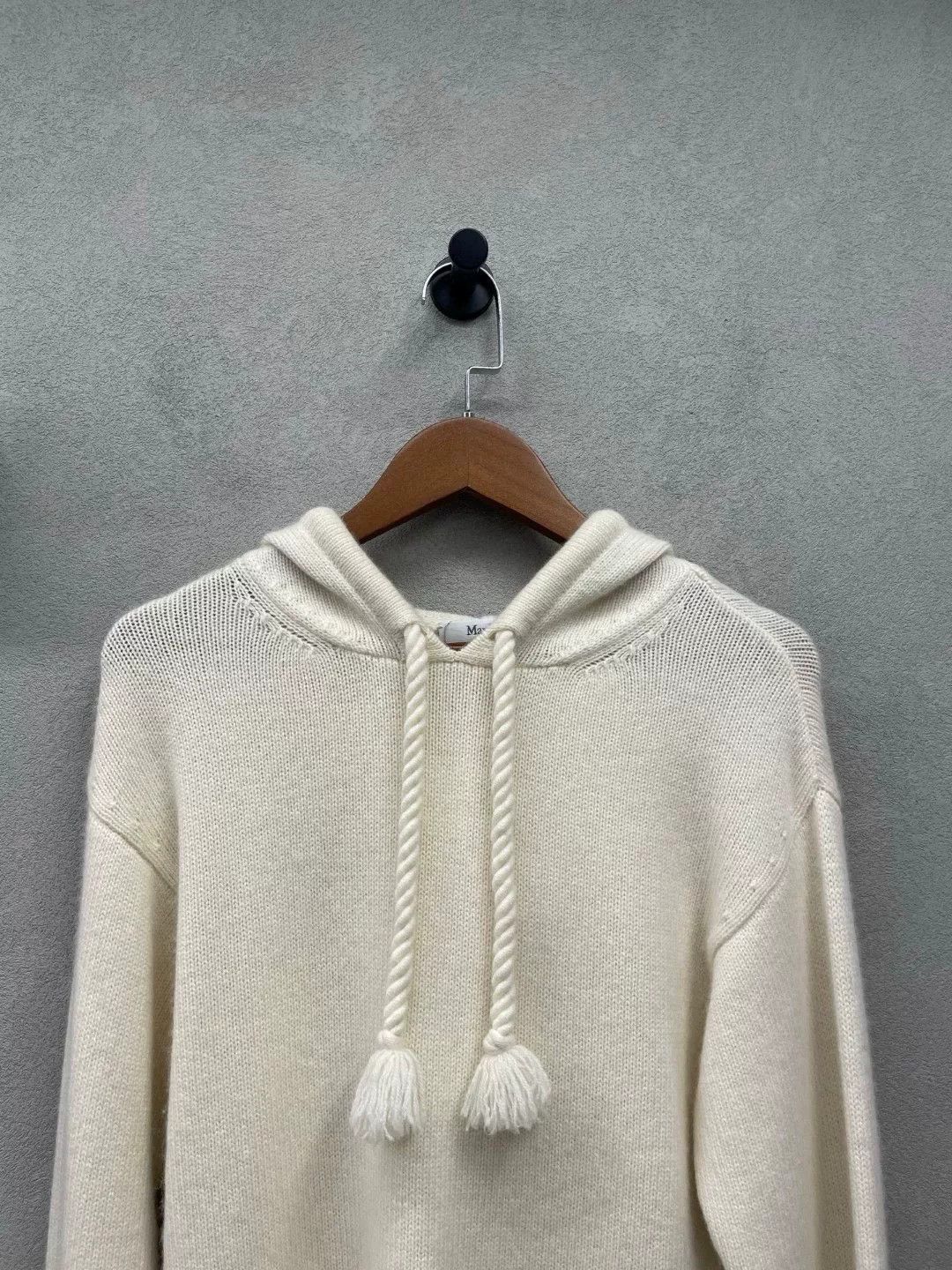 Max Mara new MaxMara white sweater with hood Size US S / EU 44-46 / 1 - 4 Thumbnail