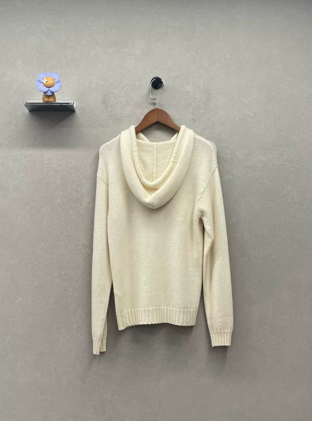Max Mara new MaxMara white sweater with hood Size US S / EU 44-46 / 1 - 3 Thumbnail