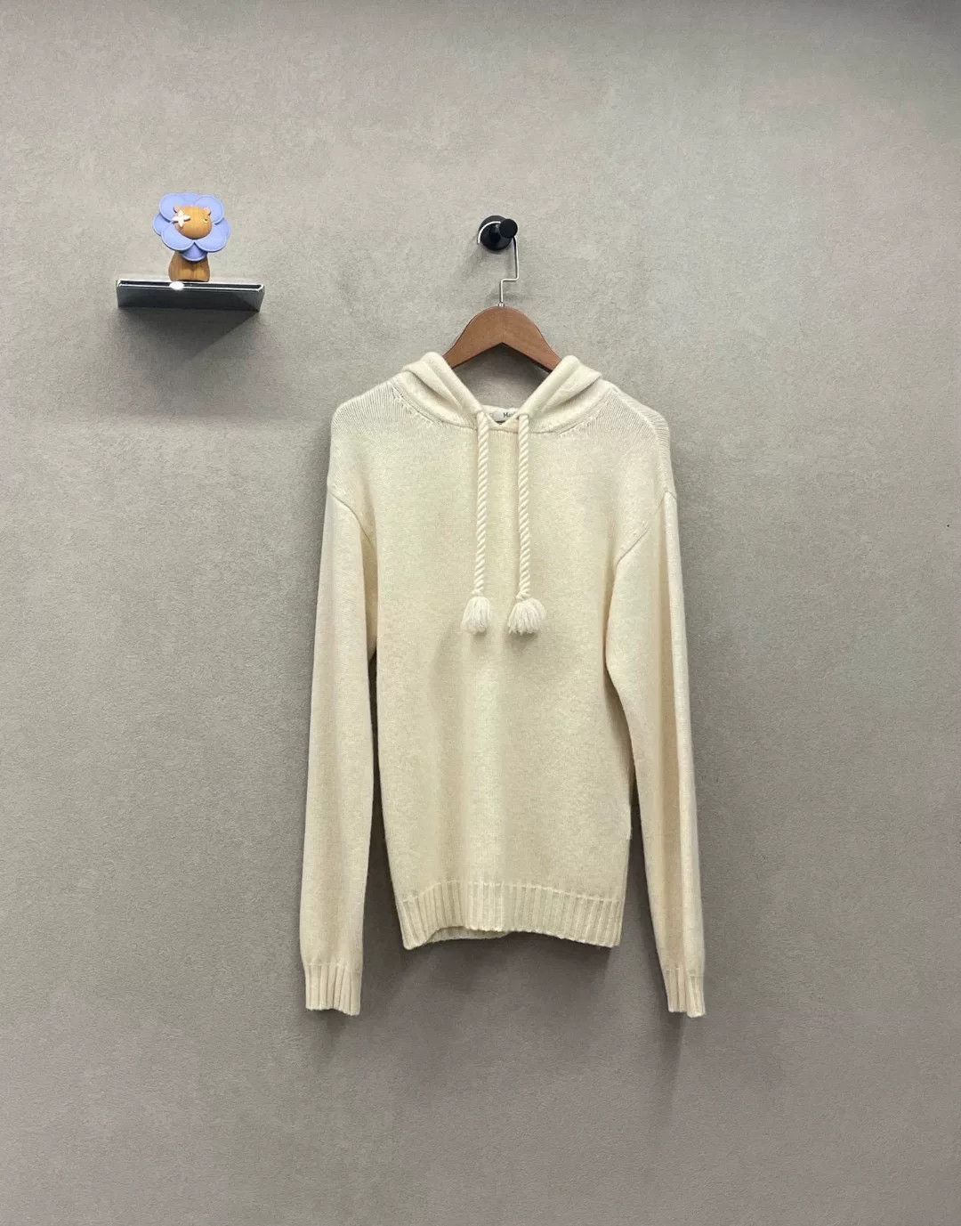 Max Mara new MaxMara white sweater with hood Size US S / EU 44-46 / 1 - 2 Thumbnail