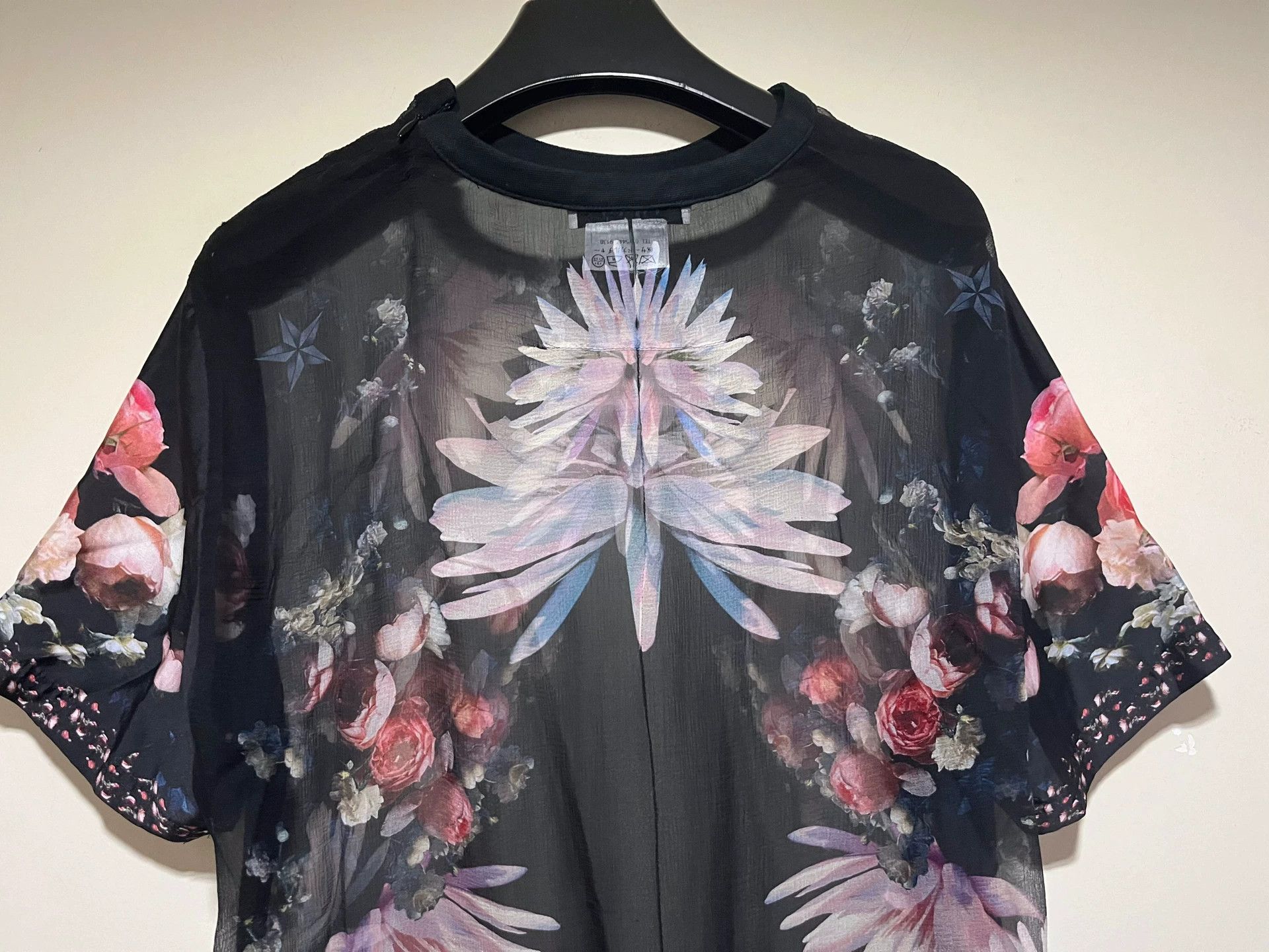 Givenchy Givenchy Silk Floral Print Short Sleeve T-shirt Size US L / EU 52-54 / 3 - 5 Thumbnail