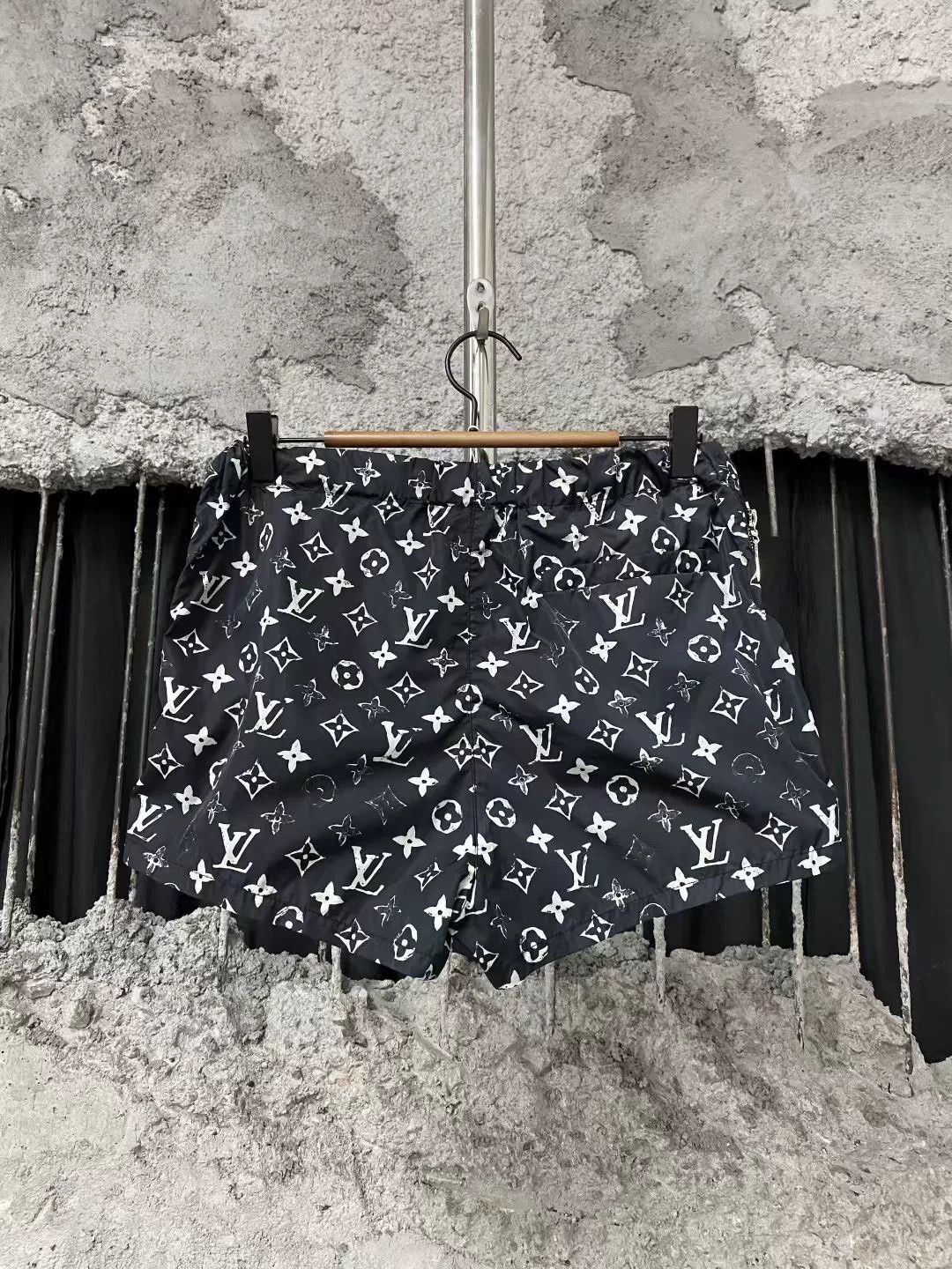 Louis Vuitton Louis Vuitton Monogram Print Shorts Size US 38 / EU 54 - 2 Thumbnail