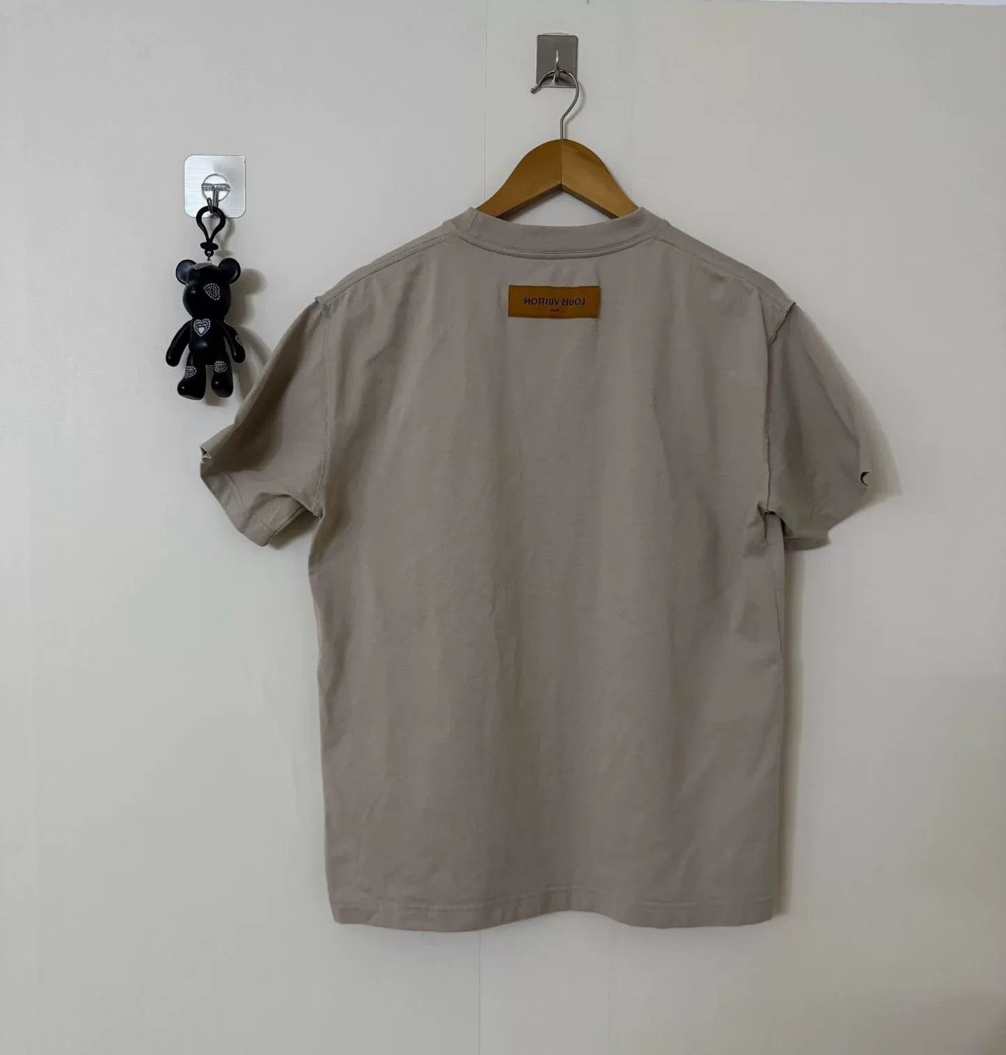 Louis Vuitton Louis Vuitton Embossed Logo Short Sleeve Tee Size US S / EU 44-46 / 1 - 3 Thumbnail