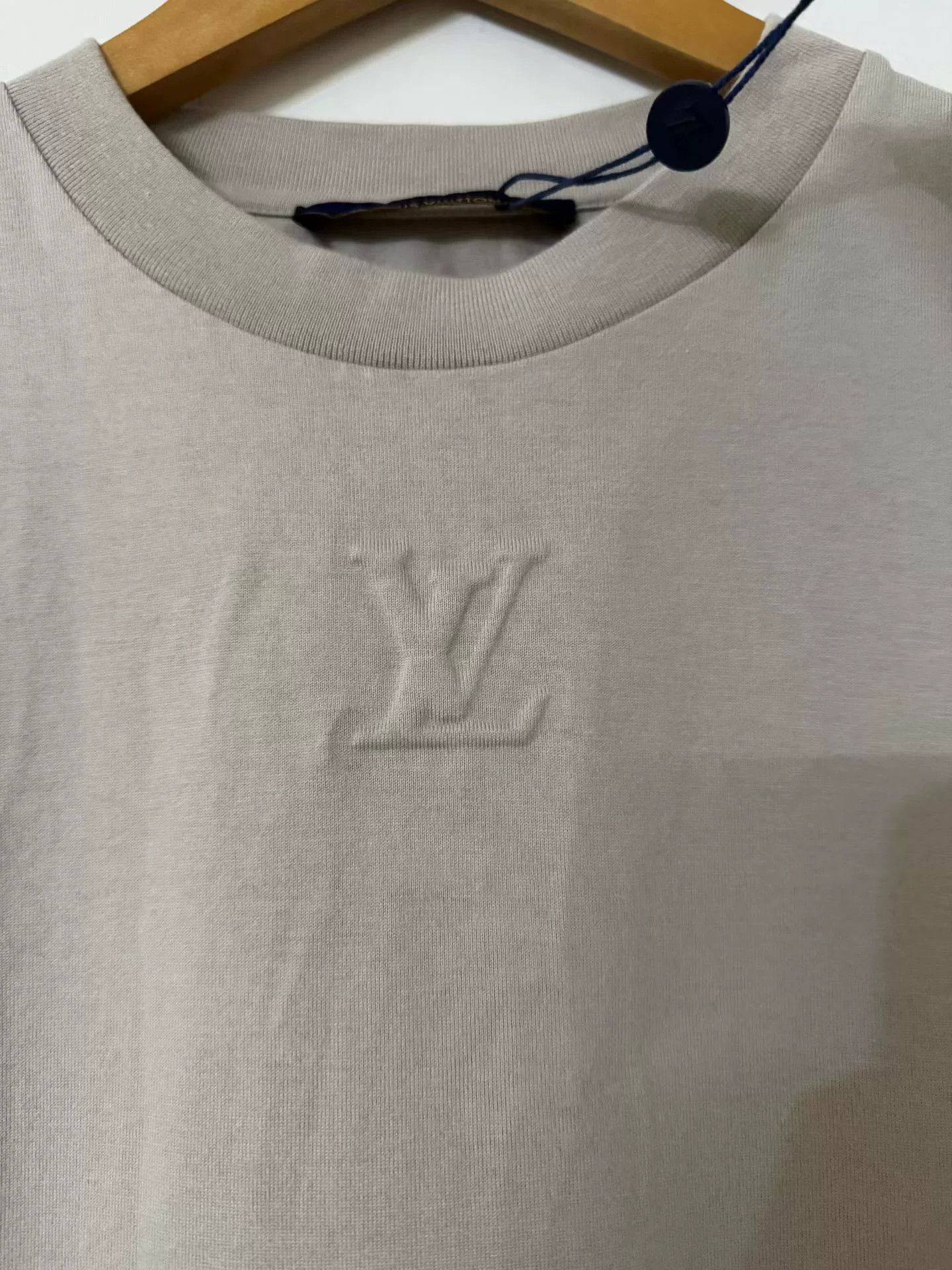 Louis Vuitton Louis Vuitton Embossed Logo Short Sleeve Tee Size US S / EU 44-46 / 1 - 2 Thumbnail