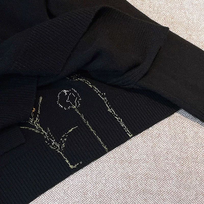 Valentino Valentino Sequin Embroidered Cashmere Sweater Size US XS / EU 42 / 0 - 6 Thumbnail