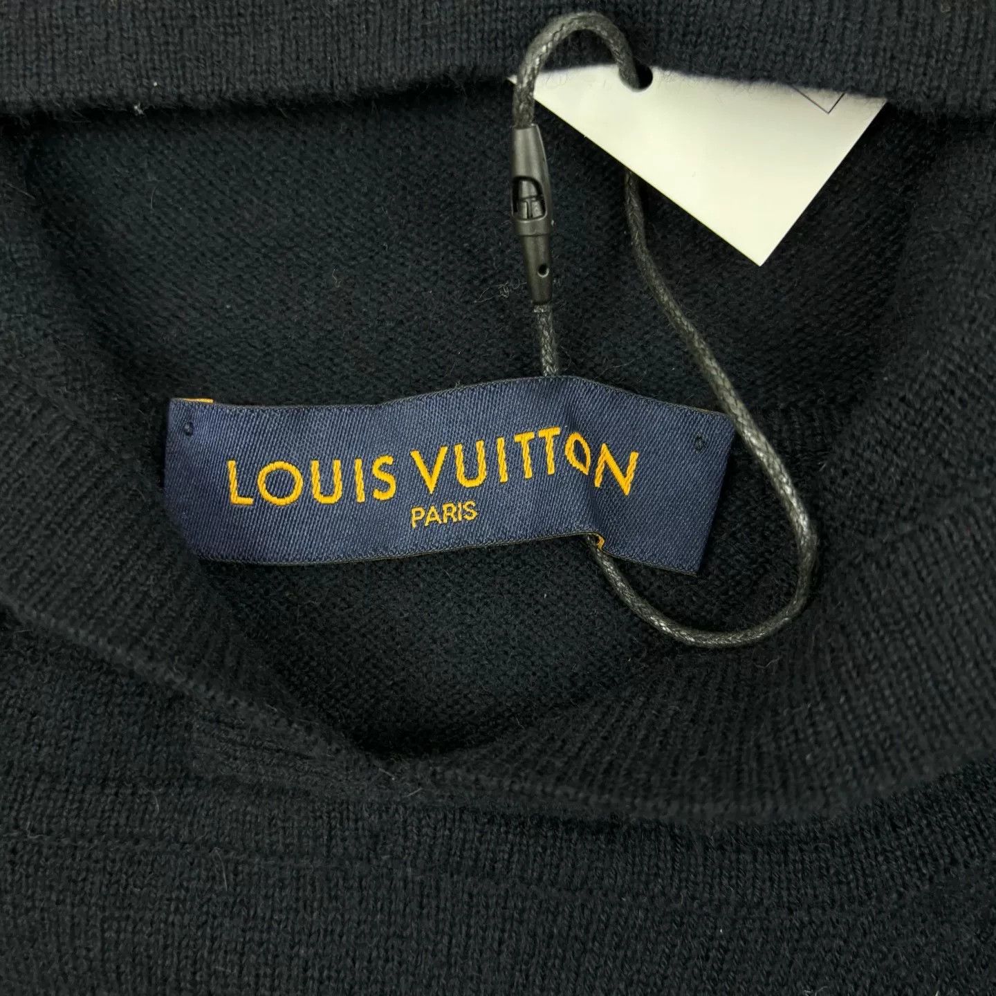 Louis Vuitton Louis Vuitton Solid Back Logo Hoodie Size US L / EU 52-54 / 3 - 4 Thumbnail