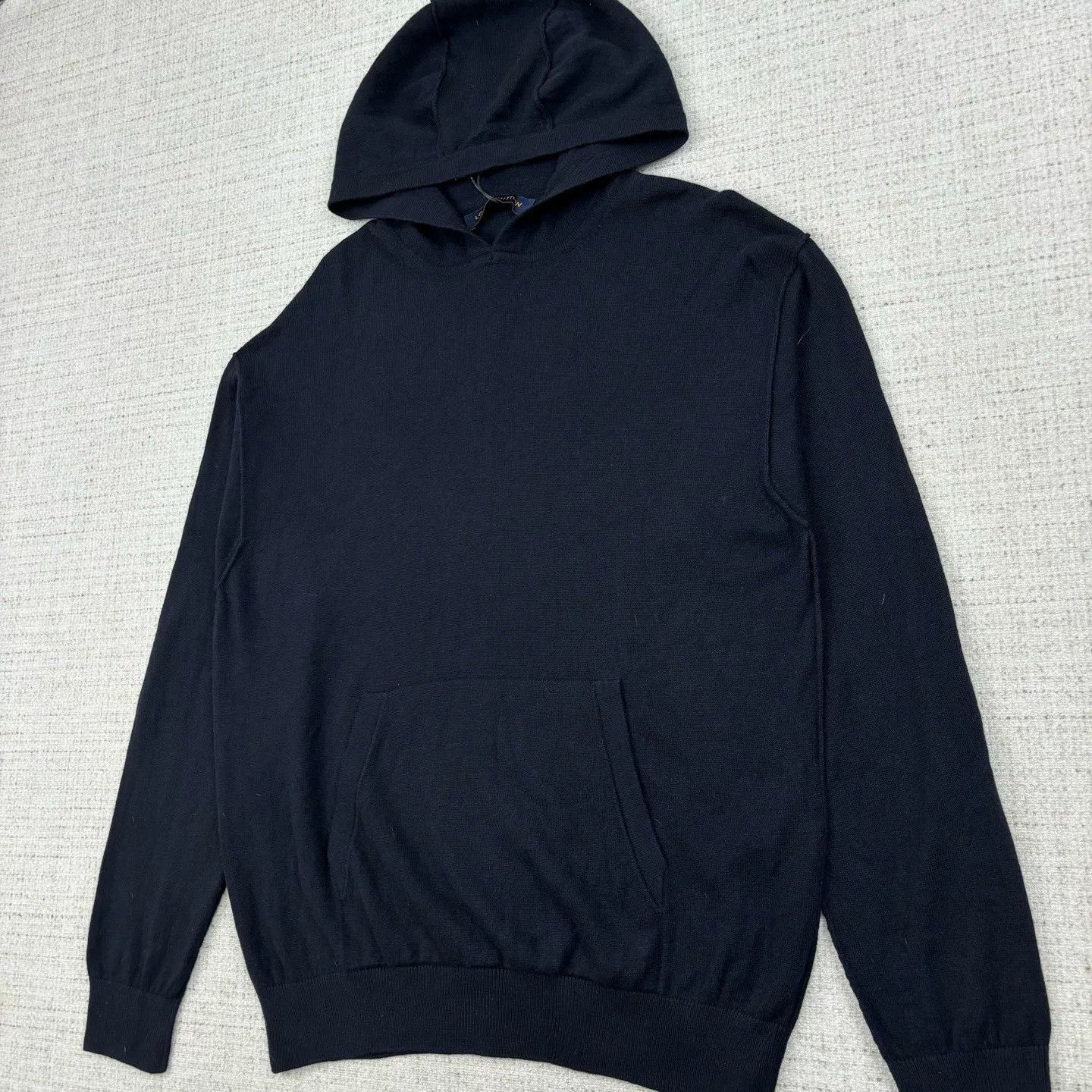 Louis Vuitton Louis Vuitton Solid Back Logo Hoodie Size US L / EU 52-54 / 3 - 3 Thumbnail