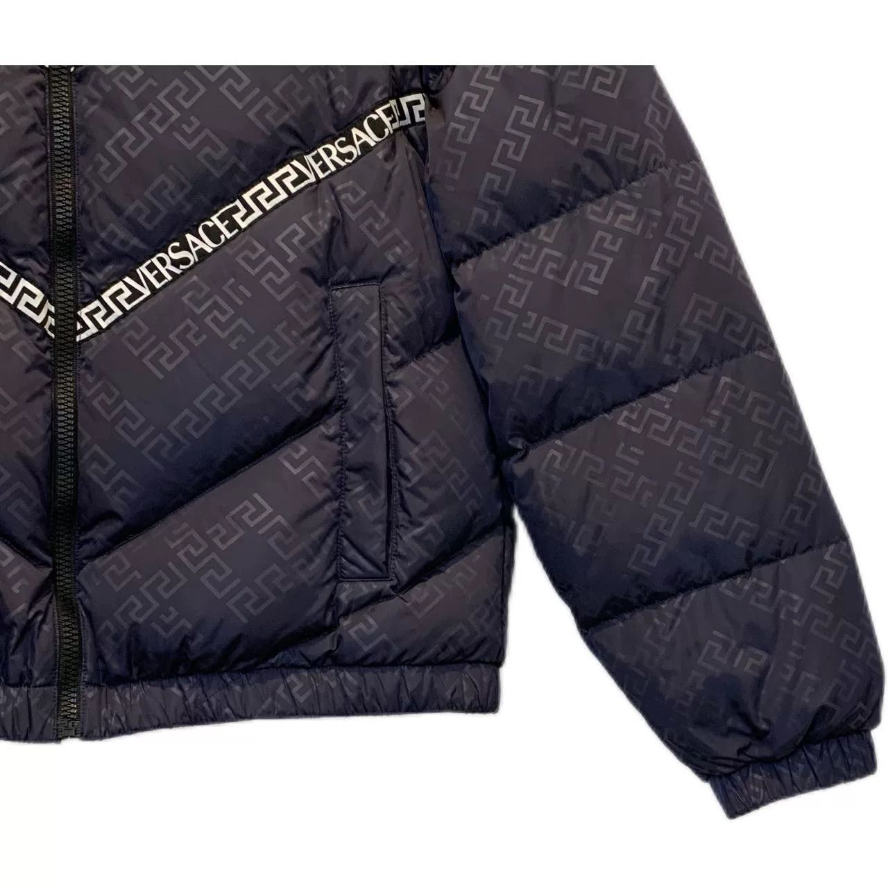 Versace VERSACE Medusa Print Detachable Sleeve Down Jacket Size US XL / EU 56 / 4 - 4 Thumbnail