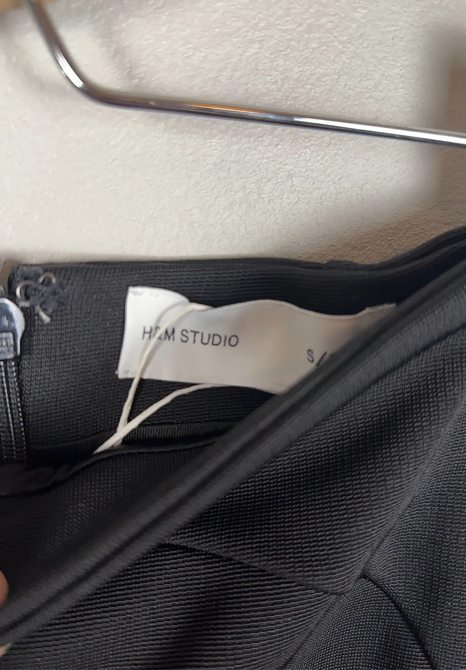H&M H&M Studio Skirt Size 25" / US 0 / IT 36 - 2 Thumbnail