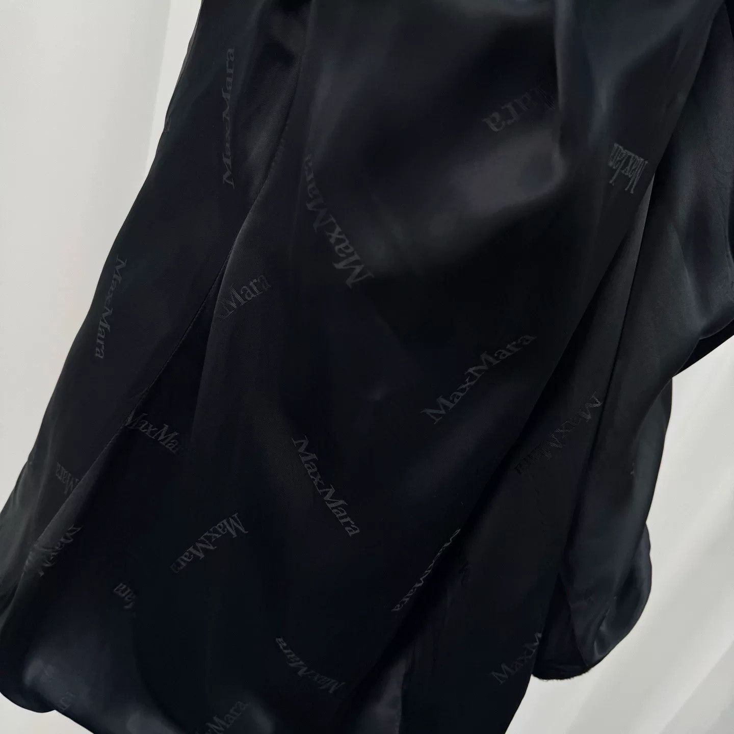 Max Mara black cashmere hooded coat by Maxmara Size US M / EU 48-50 / 2 - 5 Thumbnail