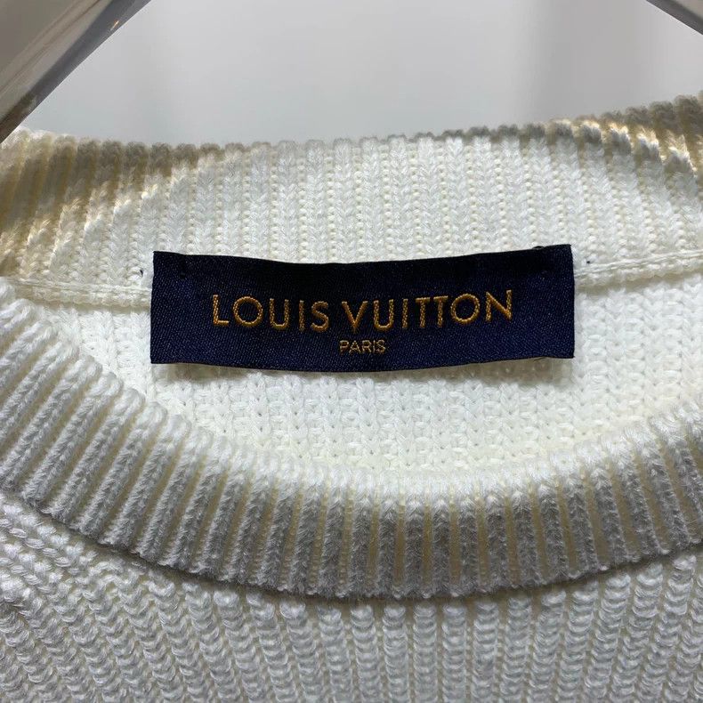 Louis Vuitton Louis Vuitton Solid Back Logo Embroidered Sweater Size US L / EU 52-54 / 3 - 2 Thumbnail