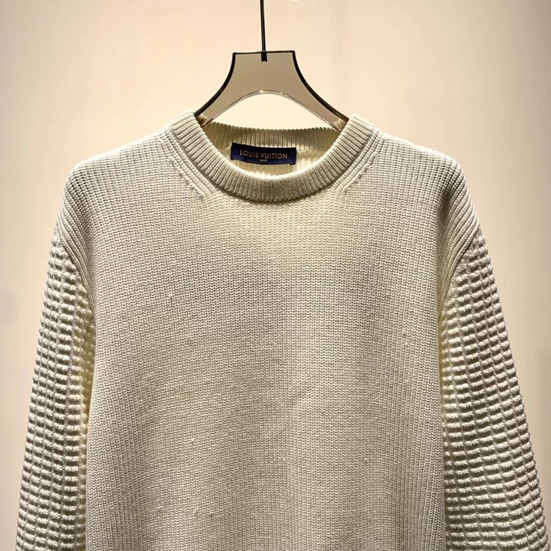 Louis Vuitton Louis Vuitton Solid Back Logo Embroidered Sweater Size US L / EU 52-54 / 3 - 3 Thumbnail