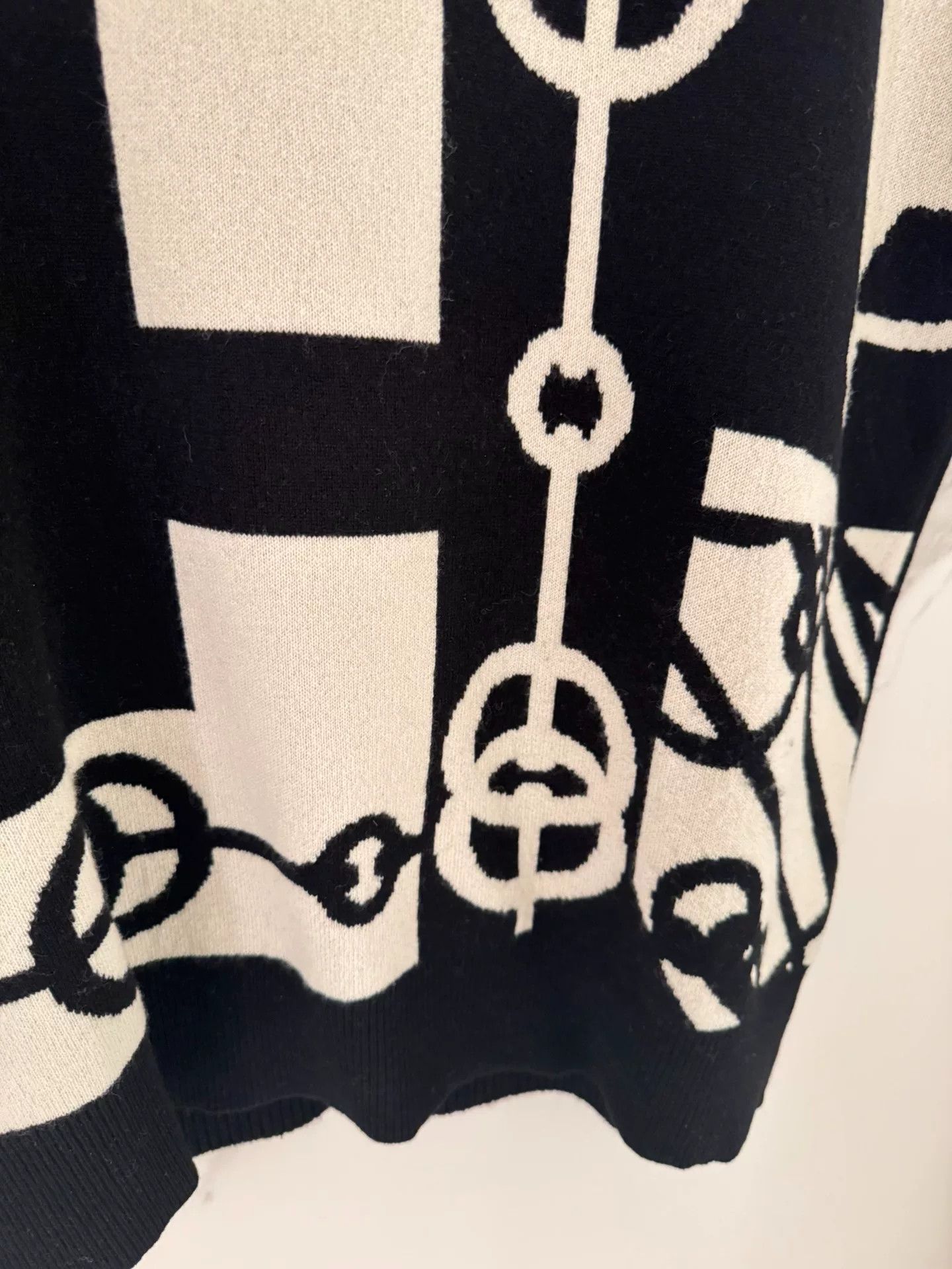 Hermes Hermes Black White Knit Sweater Size US S / EU 44-46 / 1 - 5 Thumbnail