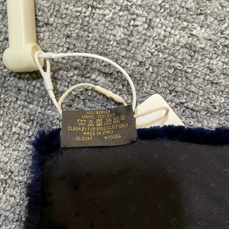 Louis Vuitton Louis Vuitton Blue Wool Shearlingram Scarf Size ONE SIZE - 6 Thumbnail