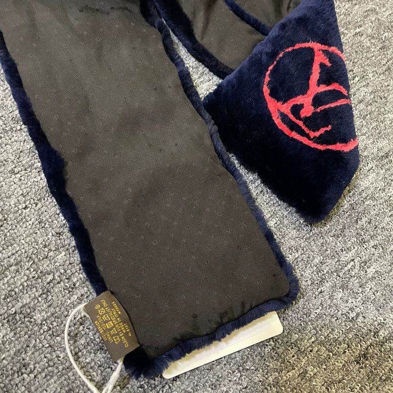 Louis Vuitton Louis Vuitton Blue Wool Shearlingram Scarf Size ONE SIZE - 5 Thumbnail