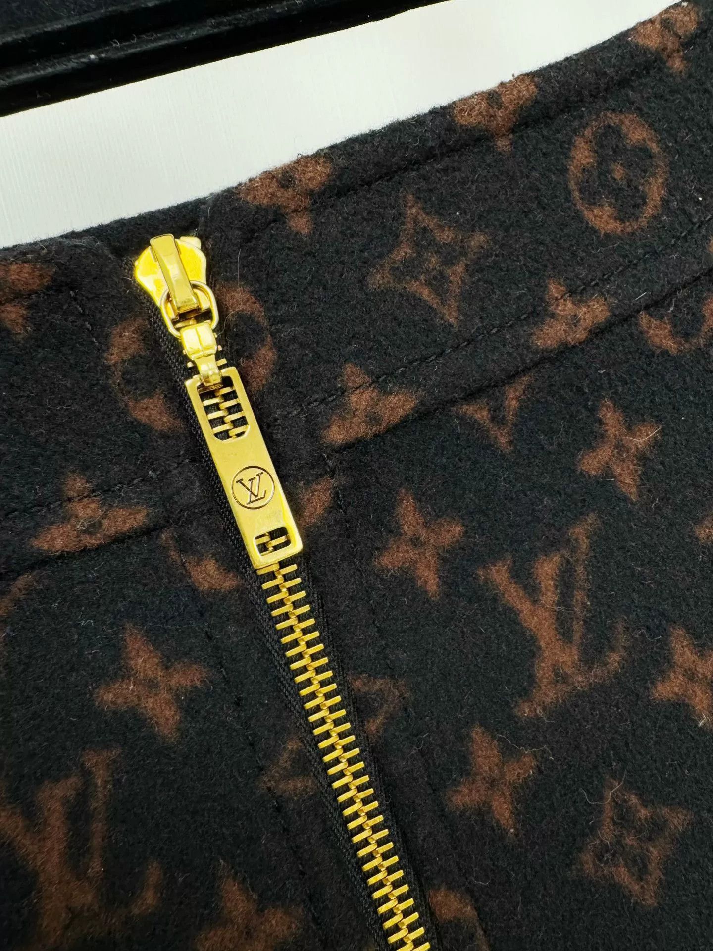 Louis Vuitton Louis Vuitton Wool Mini Skirt Size US 34 / EU 50 - 3 Thumbnail