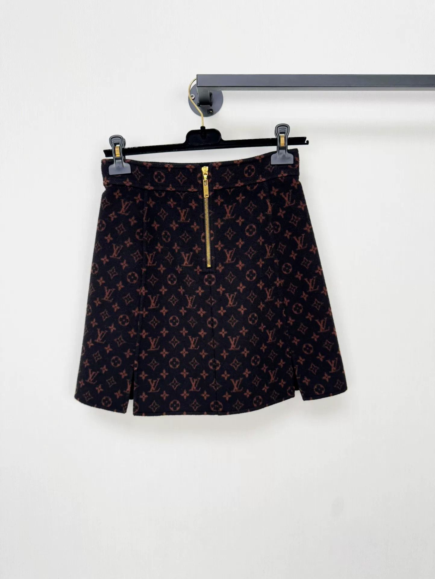 Louis Vuitton Louis Vuitton Wool Mini Skirt Size US 34 / EU 50 - 2 Thumbnail