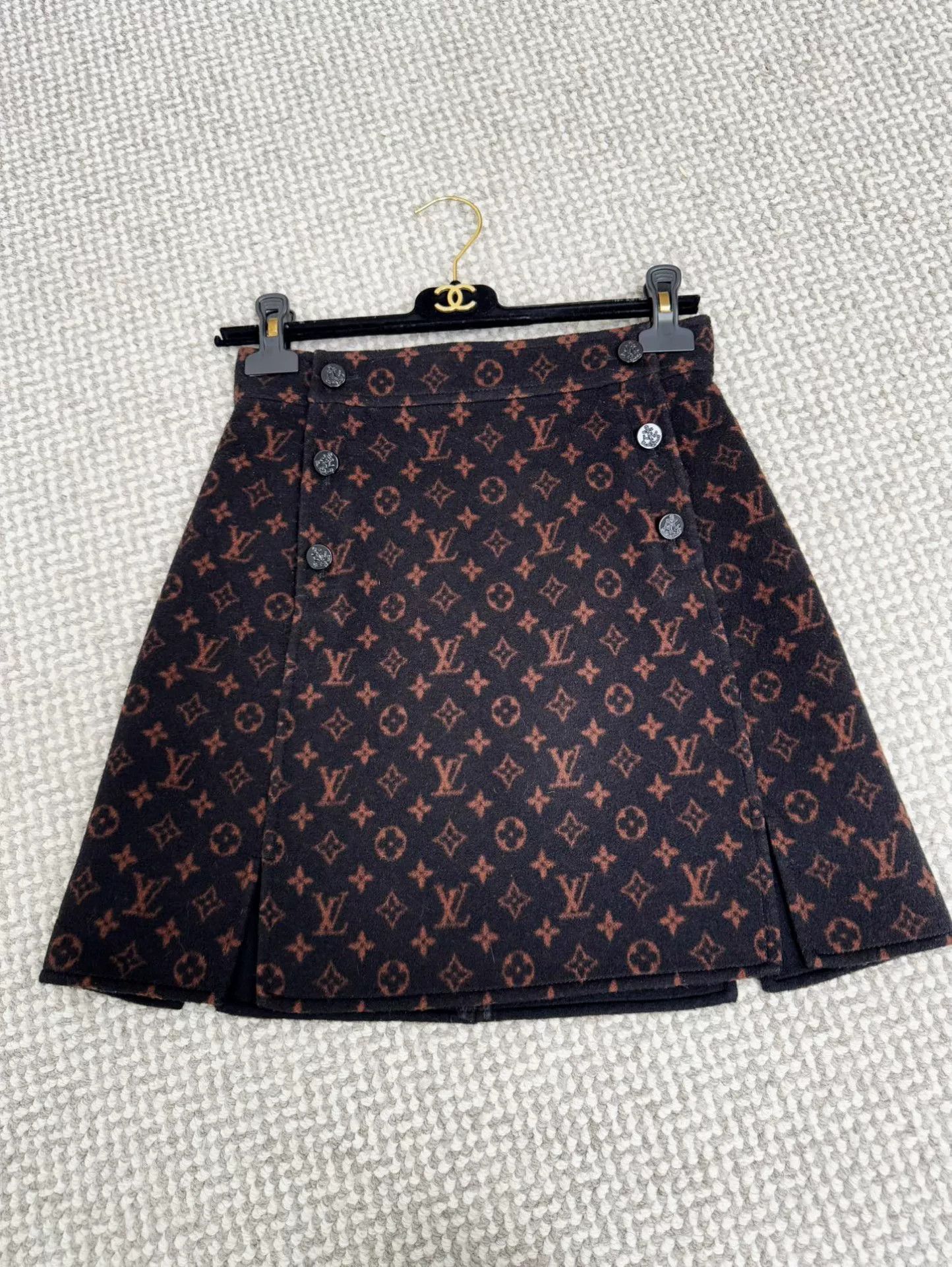 Louis Vuitton Louis Vuitton Wool Mini Skirt Size US 34 / EU 50 - 4 Thumbnail
