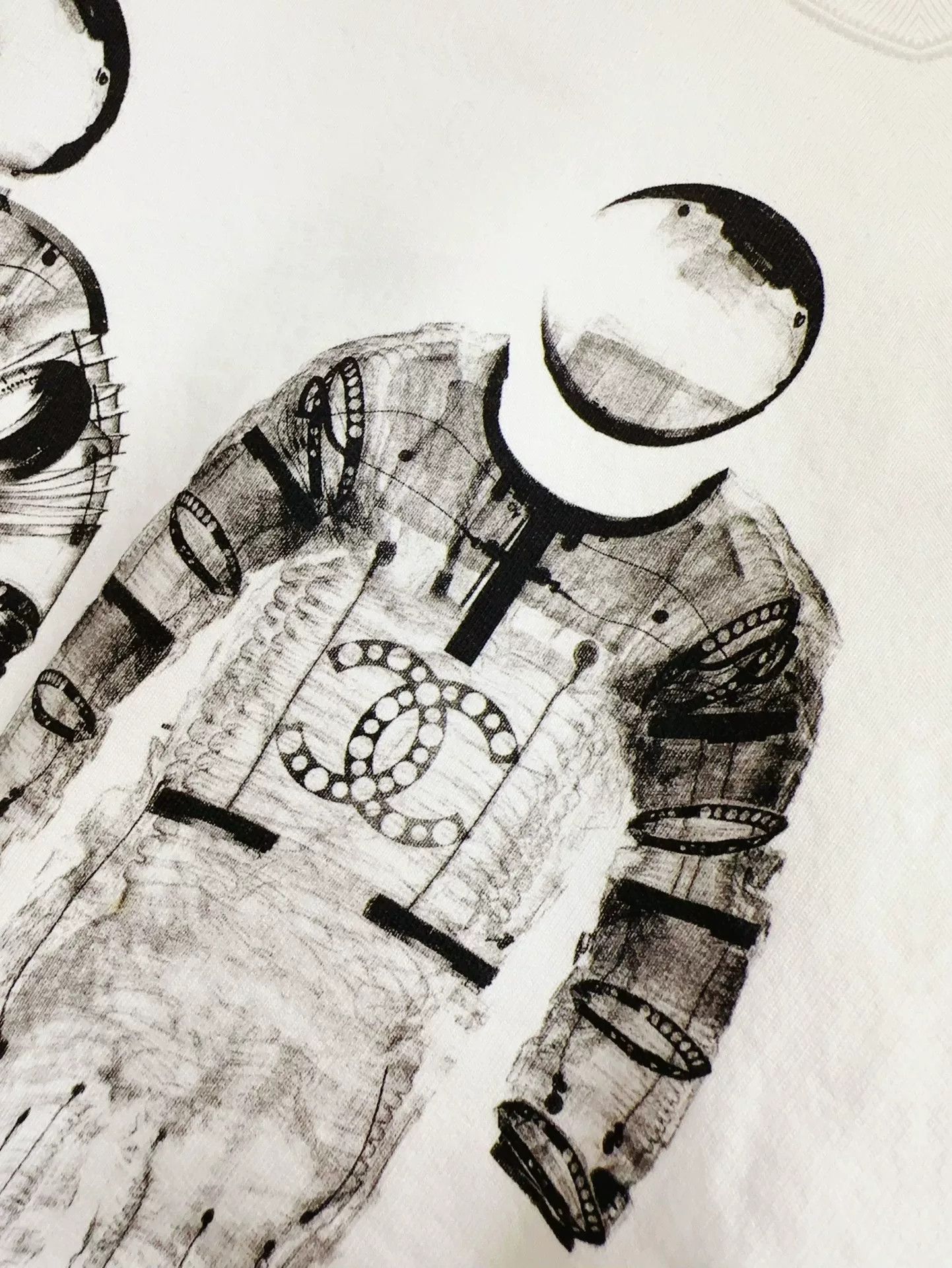 Chanel chanel astronaut graphic white sweatshirt Size US S / EU 44-46 / 1 - 8 Thumbnail
