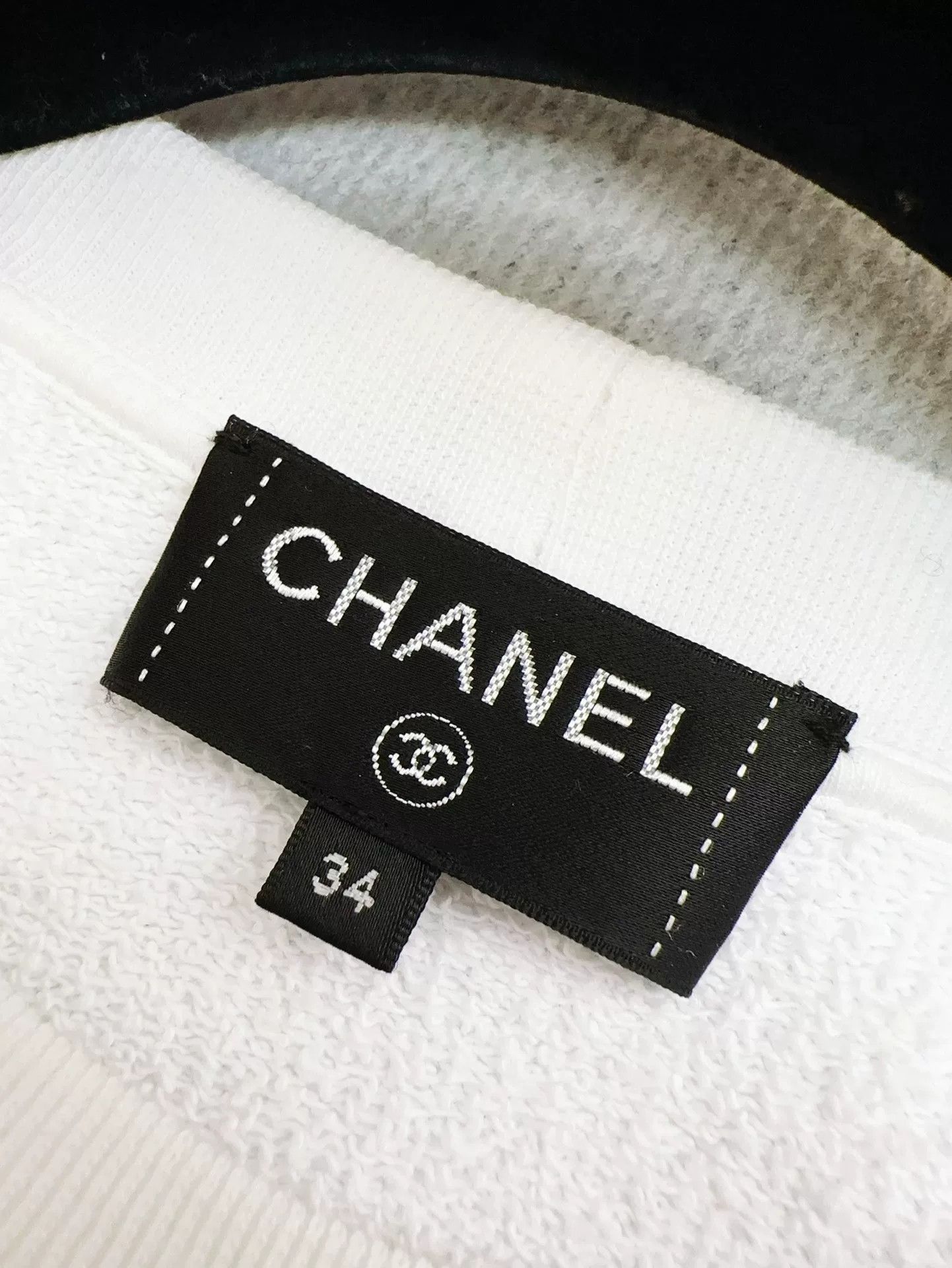 Chanel chanel astronaut graphic white sweatshirt Size US S / EU 44-46 / 1 - 5 Thumbnail