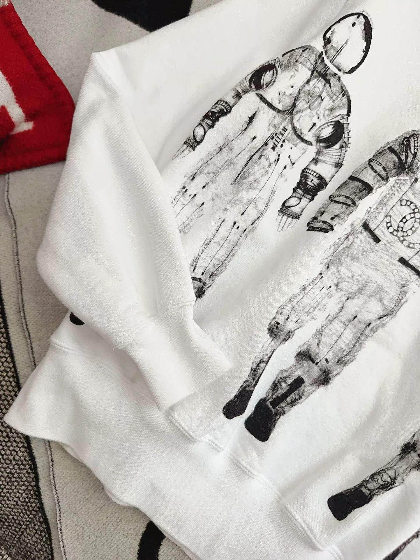 Chanel chanel astronaut graphic white sweatshirt Size US S / EU 44-46 / 1 - 3 Thumbnail