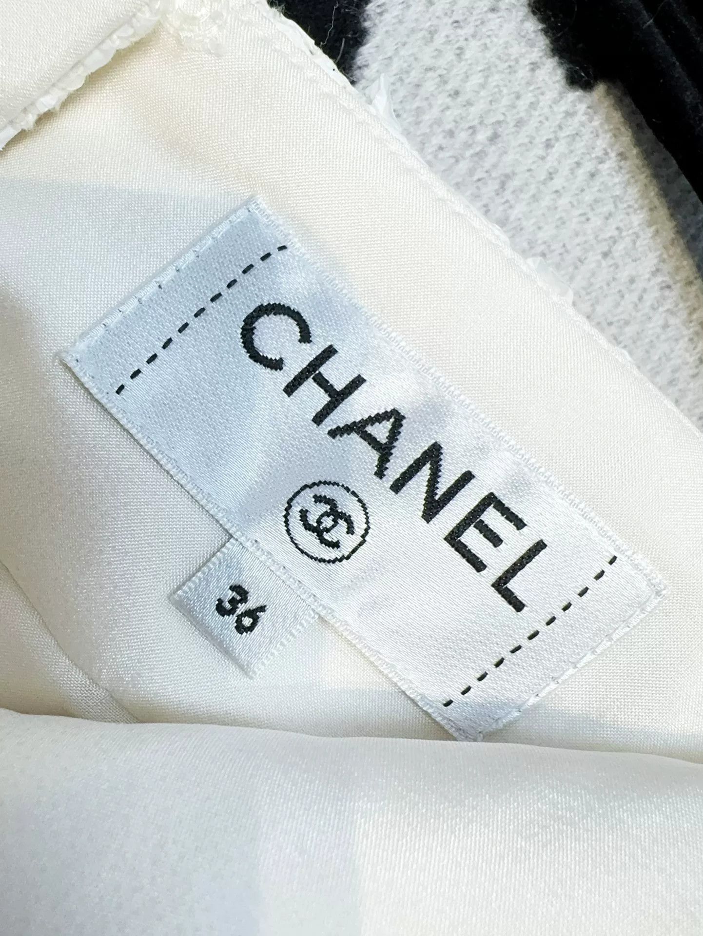 Chanel white sequin embroidered high-waisted skirt Size US 36 / EU 52 - 6 Thumbnail