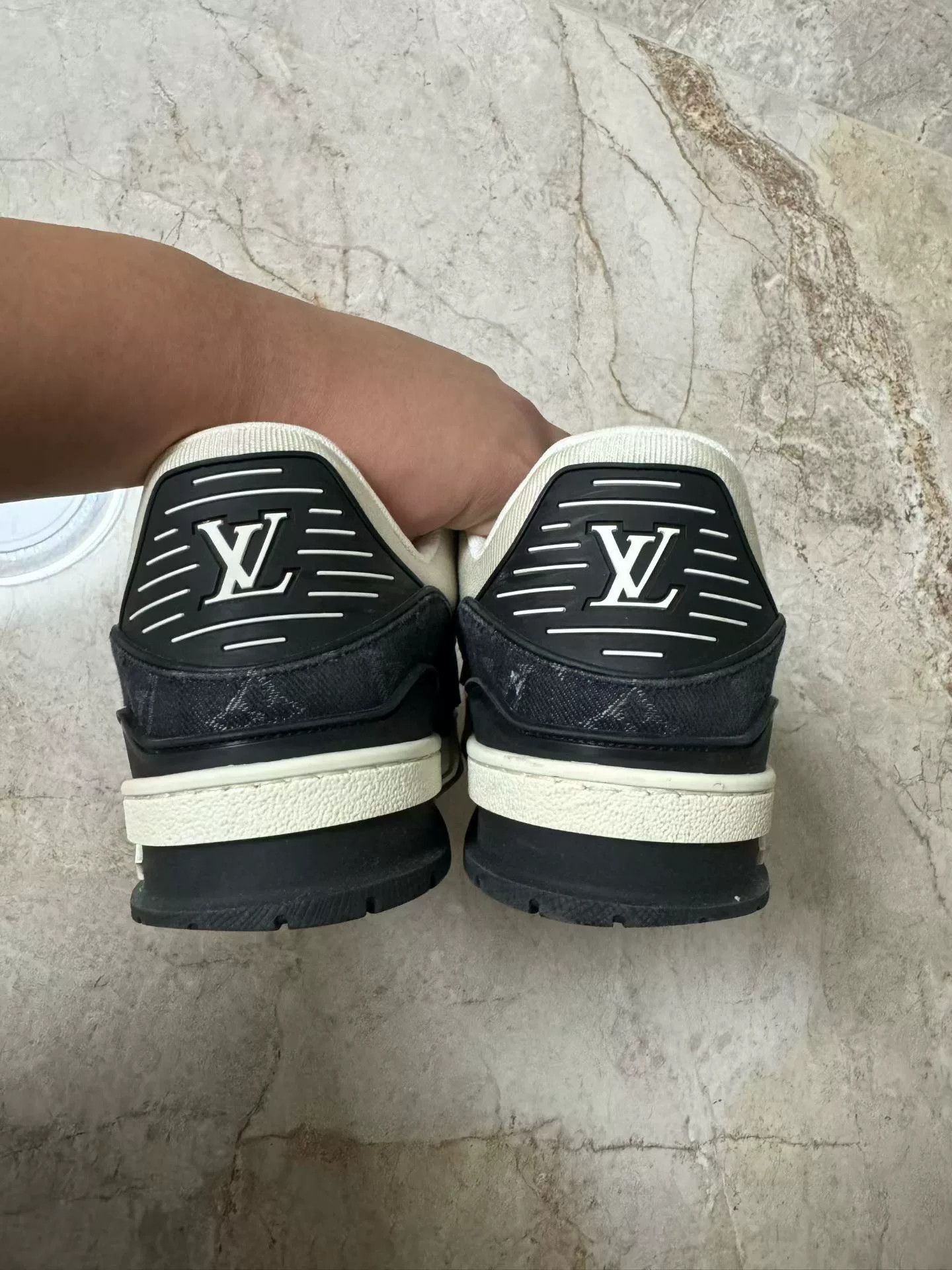 Louis Vuitton Louis Vuitton Black White Trainer Sneakers Size US 10.5 / EU 43-44 - 3 Thumbnail