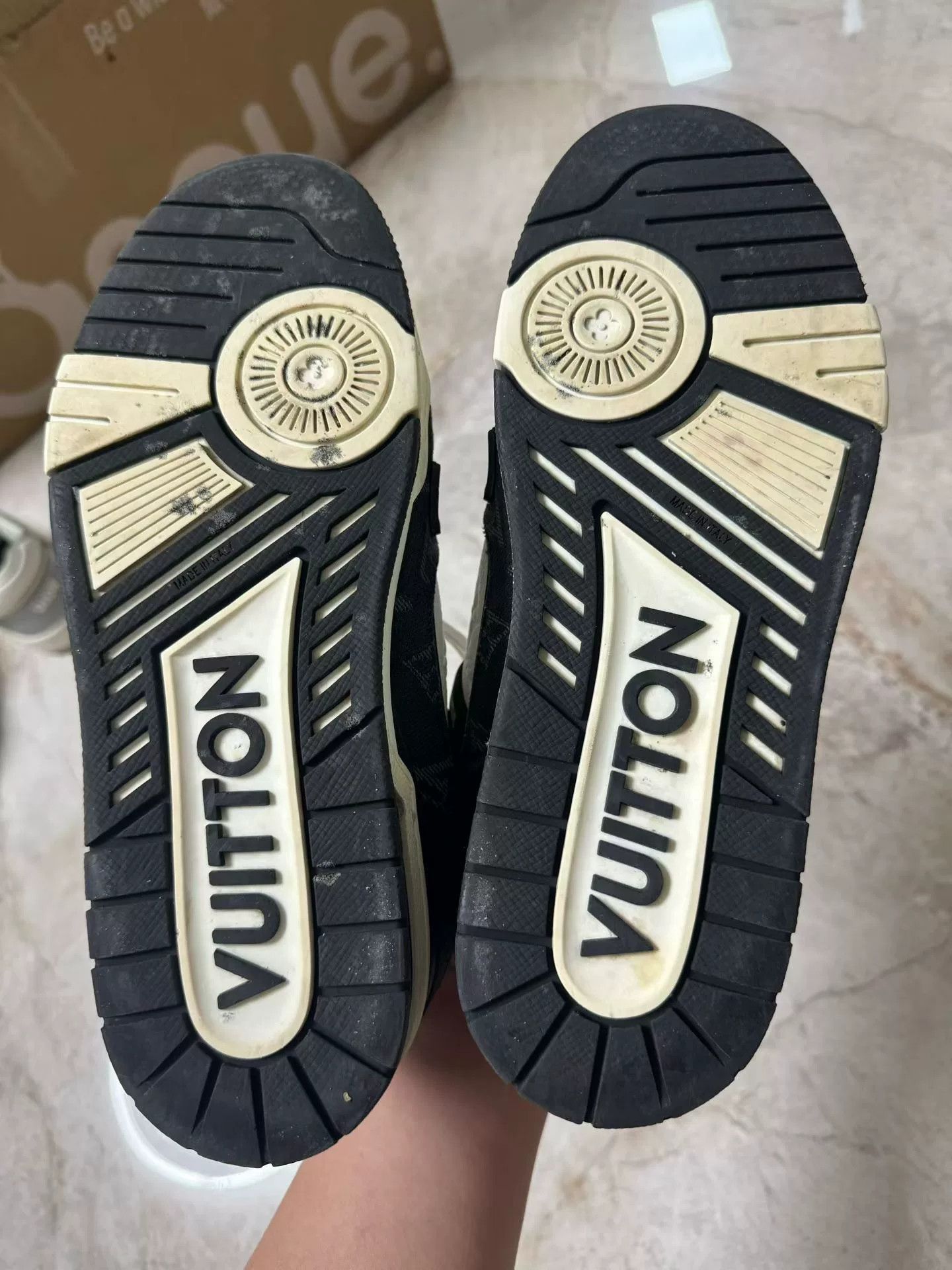 Louis Vuitton Louis Vuitton Black White Trainer Sneakers Size US 10.5 / EU 43-44 - 4 Thumbnail