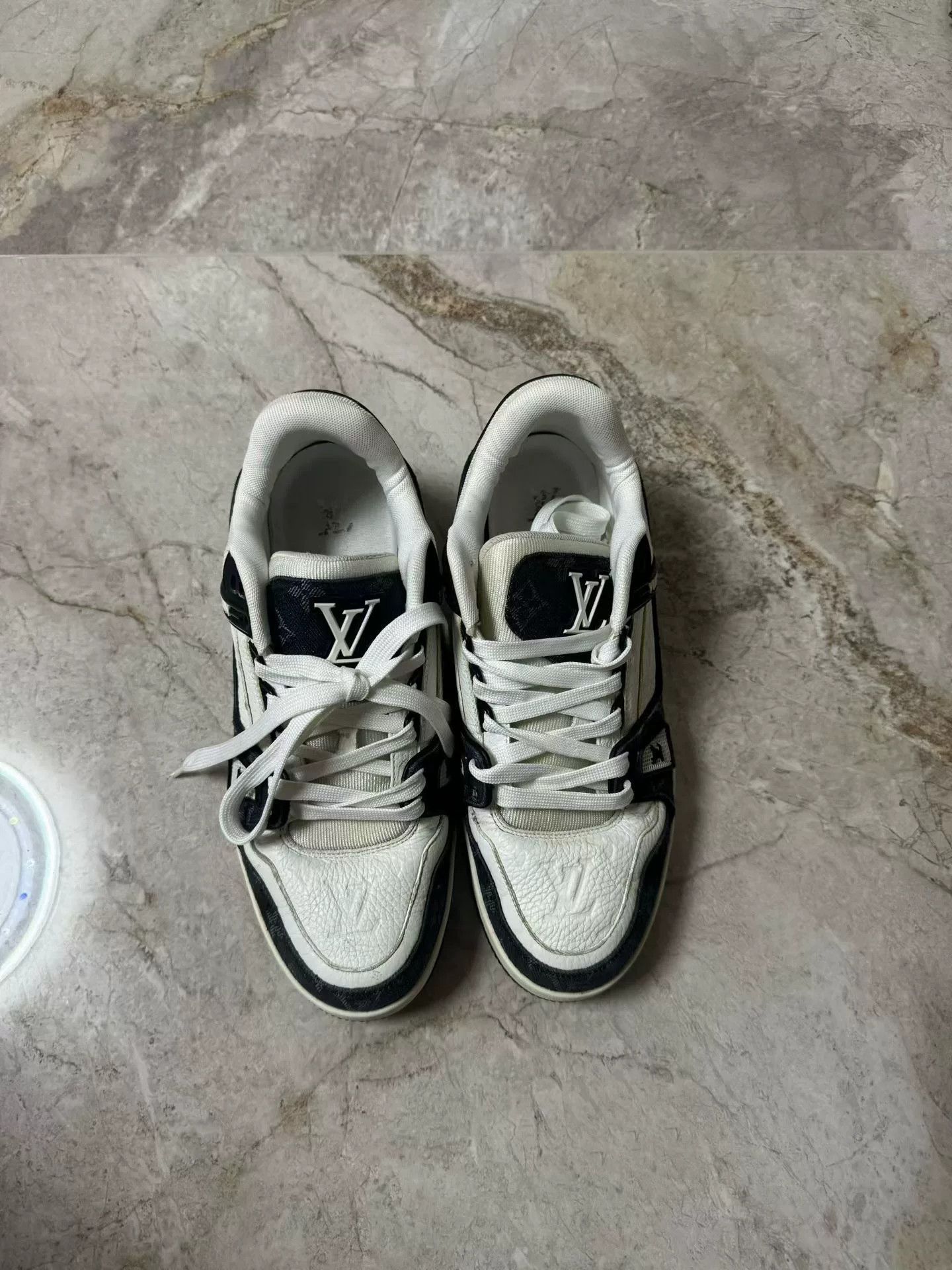 Louis Vuitton Louis Vuitton Black White Trainer Sneakers Size US 10.5 / EU 43-44 - 2 Thumbnail