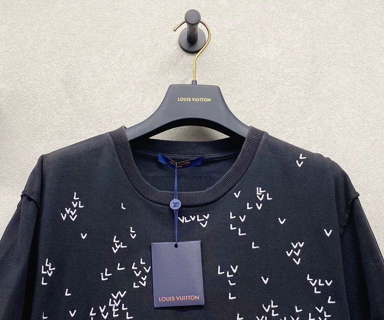 Louis Vuitton Louis Vuitton Black Embroidered T-Shirt Size US M / EU 48-50 / 2 - 5 Thumbnail