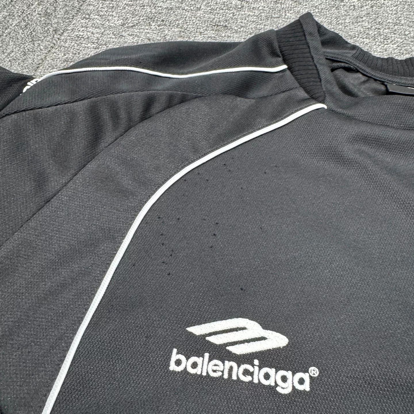 Balenciaga Balenciaga Manchester United Football Jersey Size US M / EU 48-50 / 2 - 2 Thumbnail