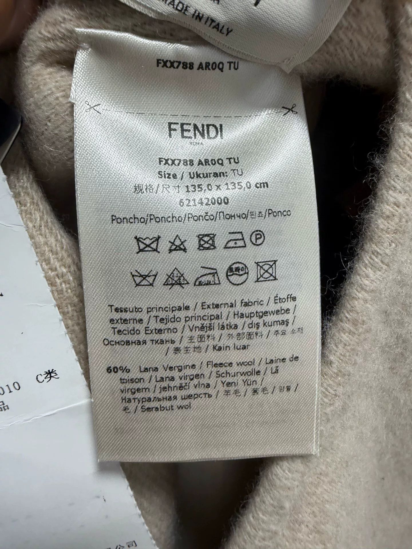 Fendi Fendi Gradient Logo Wool Cape Size US M / EU 48-50 / 2 - 4 Thumbnail