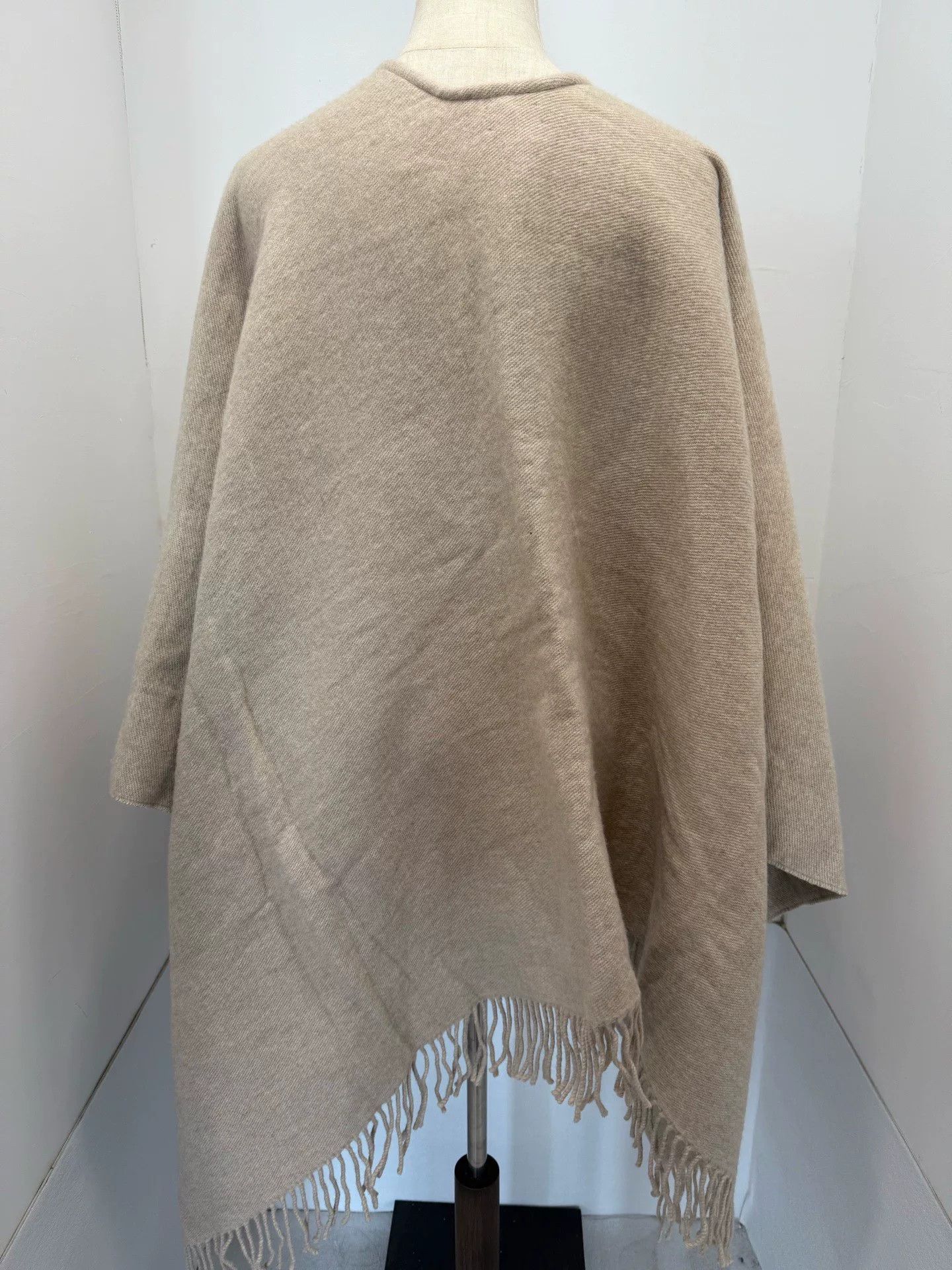 Fendi Fendi Gradient Logo Wool Cape Size US M / EU 48-50 / 2 - 2 Thumbnail