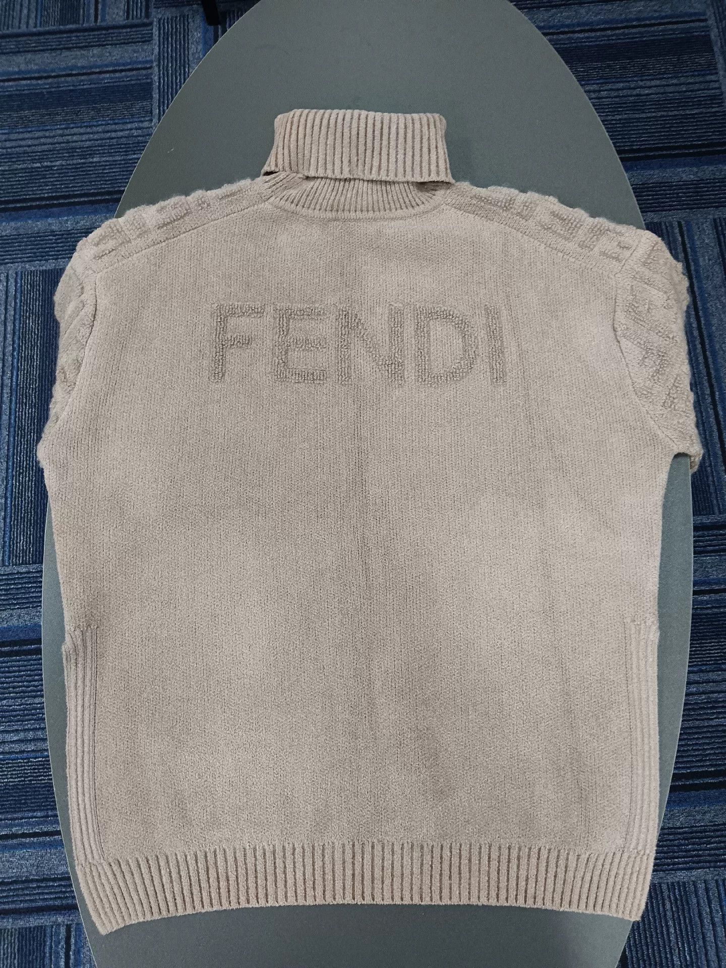 Fendi fendi logo knit sweater in beige Size US M / EU 48-50 / 2 - 2 Thumbnail