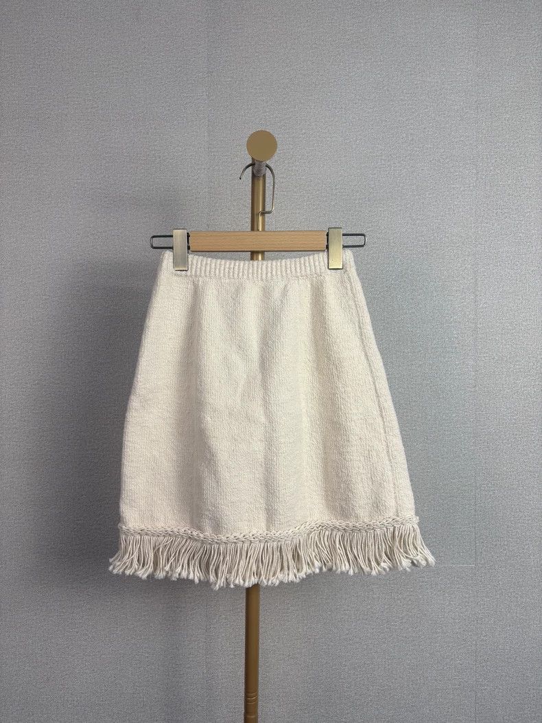 Chanel Chanel White Fringe Mini Skirt Size US 36 / EU 52 - 2 Thumbnail