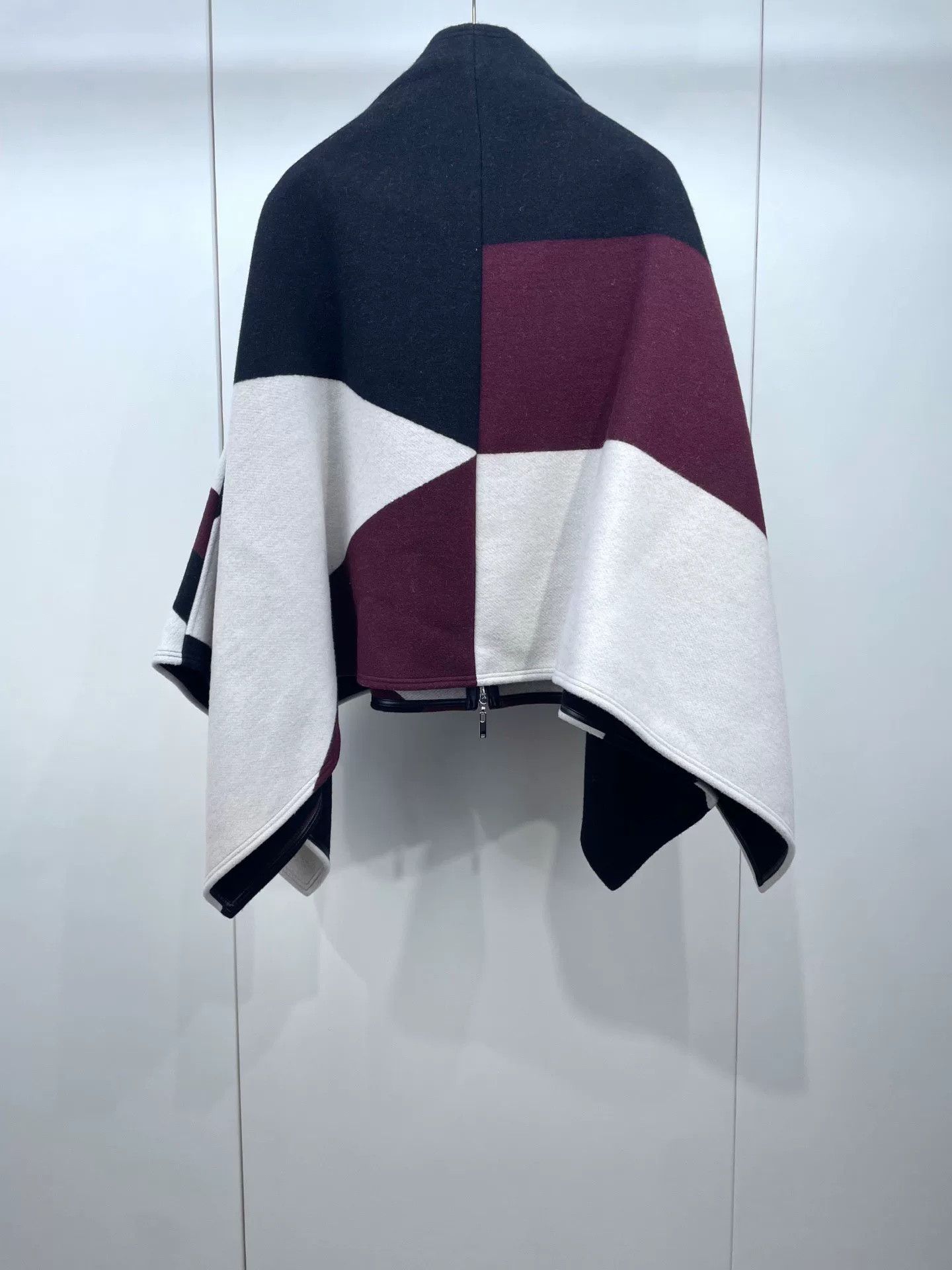 Louis Vuitton LV Colorblock Double-Sided Cashmere Cape Size US XS / EU 42 / 0 - 2 Thumbnail