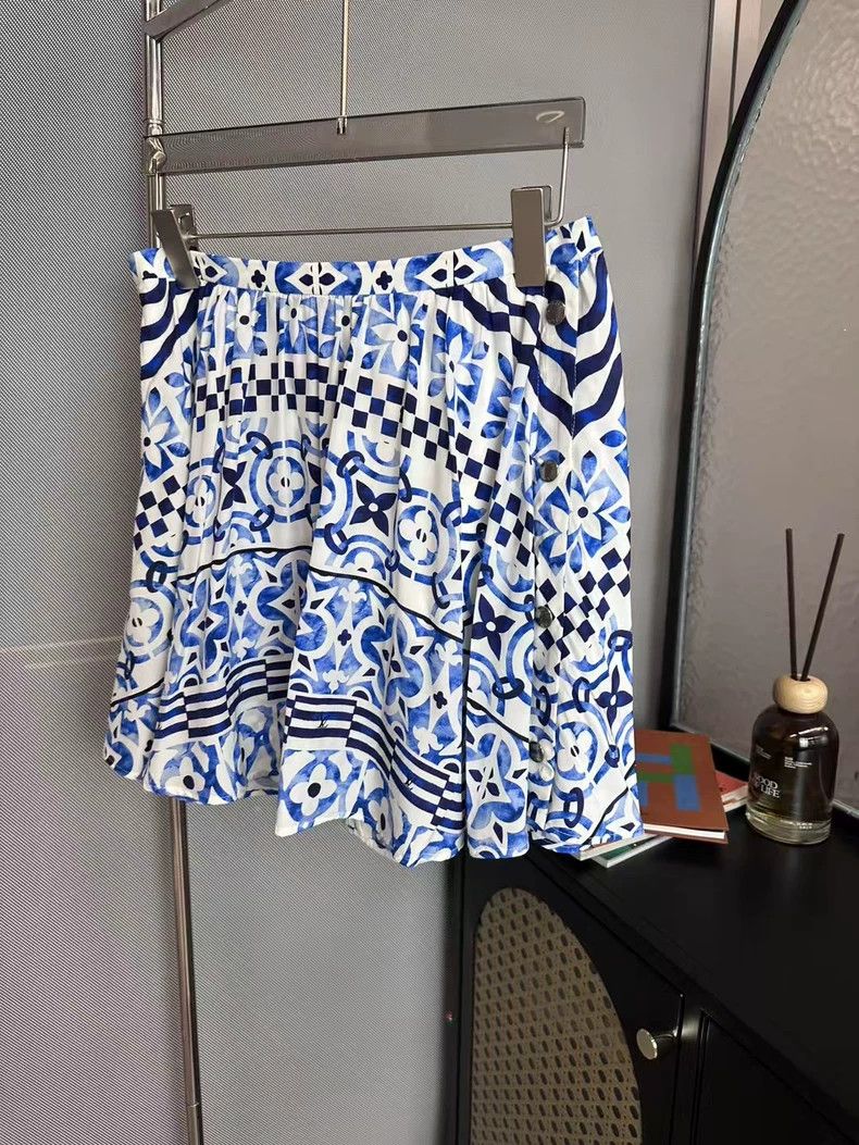 Louis Vuitton Louis Vuitton Silk Pleated Mini Skirt Size US 36 / EU 52 - 2 Thumbnail