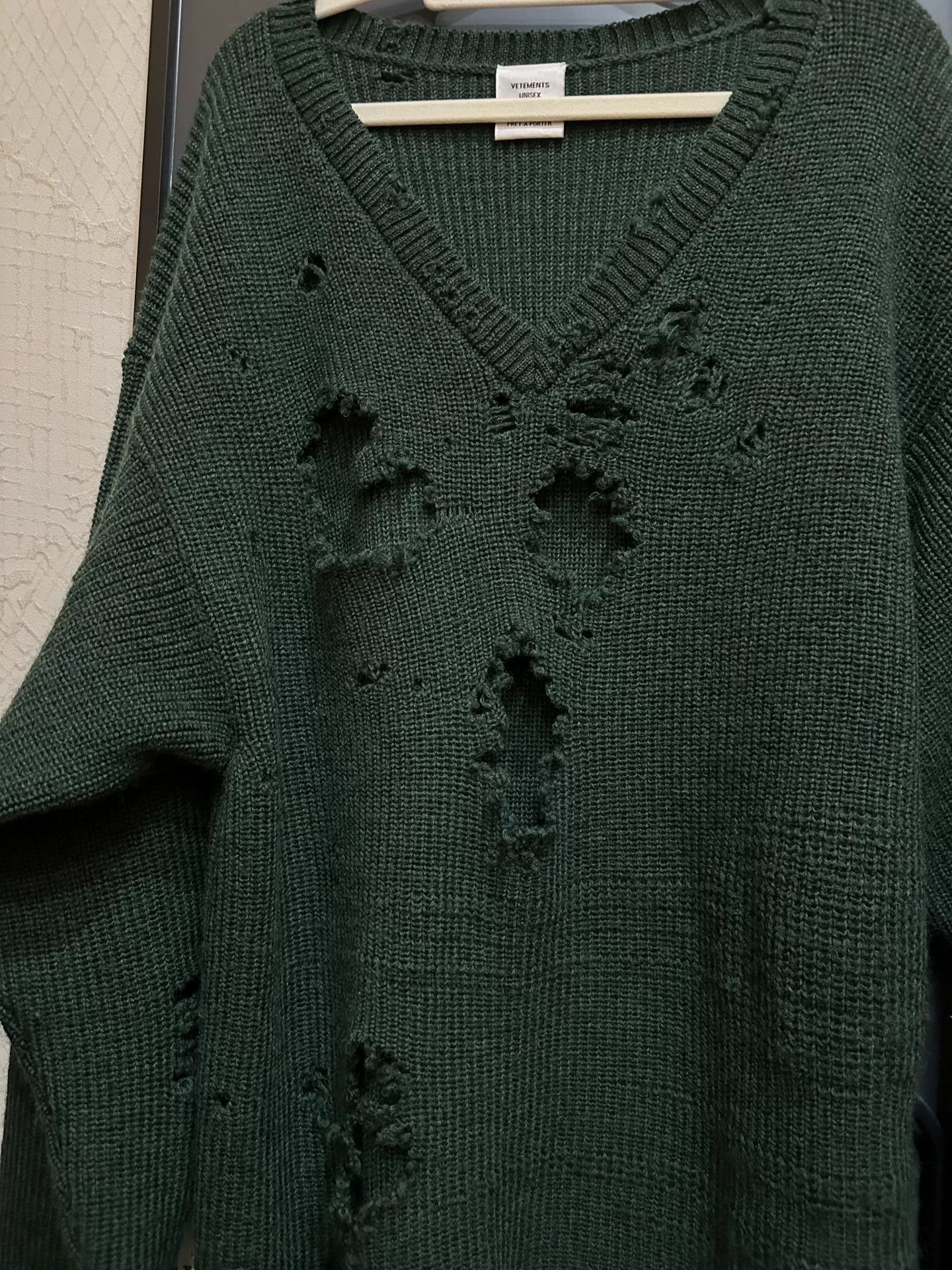 Vetements Vetements FW19 Oversized Distressed Sweater Size US L / EU 52-54 / 3 - 2 Thumbnail