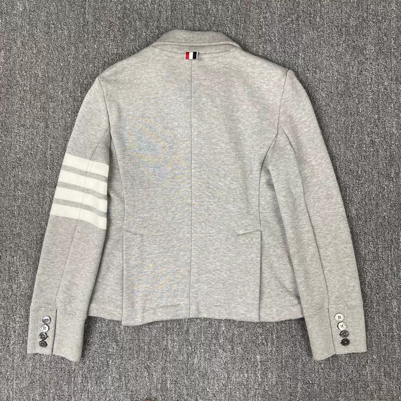 Thom Browne thombrowne gray and white striped blazer Size US M / EU 48-50 / 2 - 2 Thumbnail