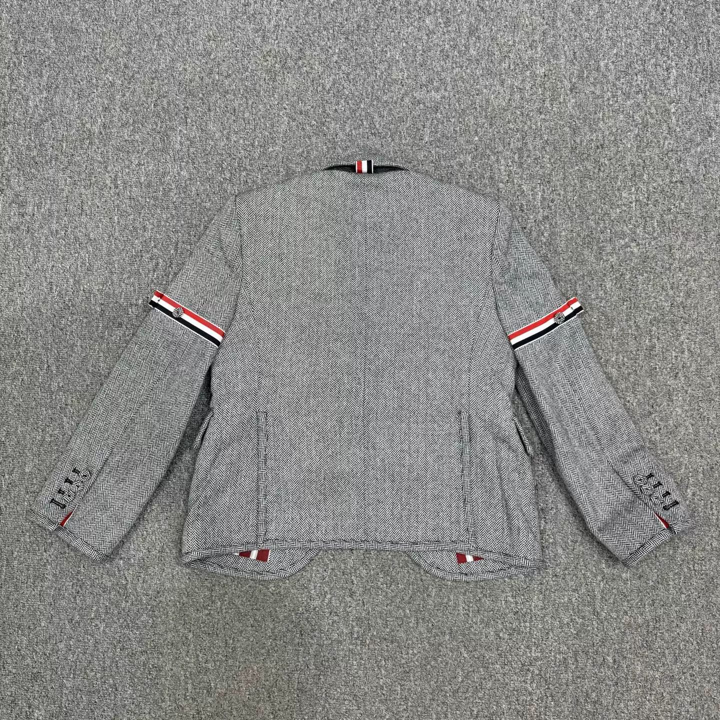 Thom Browne thom browne wool blazer with shoulder straps Size US S / EU 44-46 / 1 - 2 Thumbnail