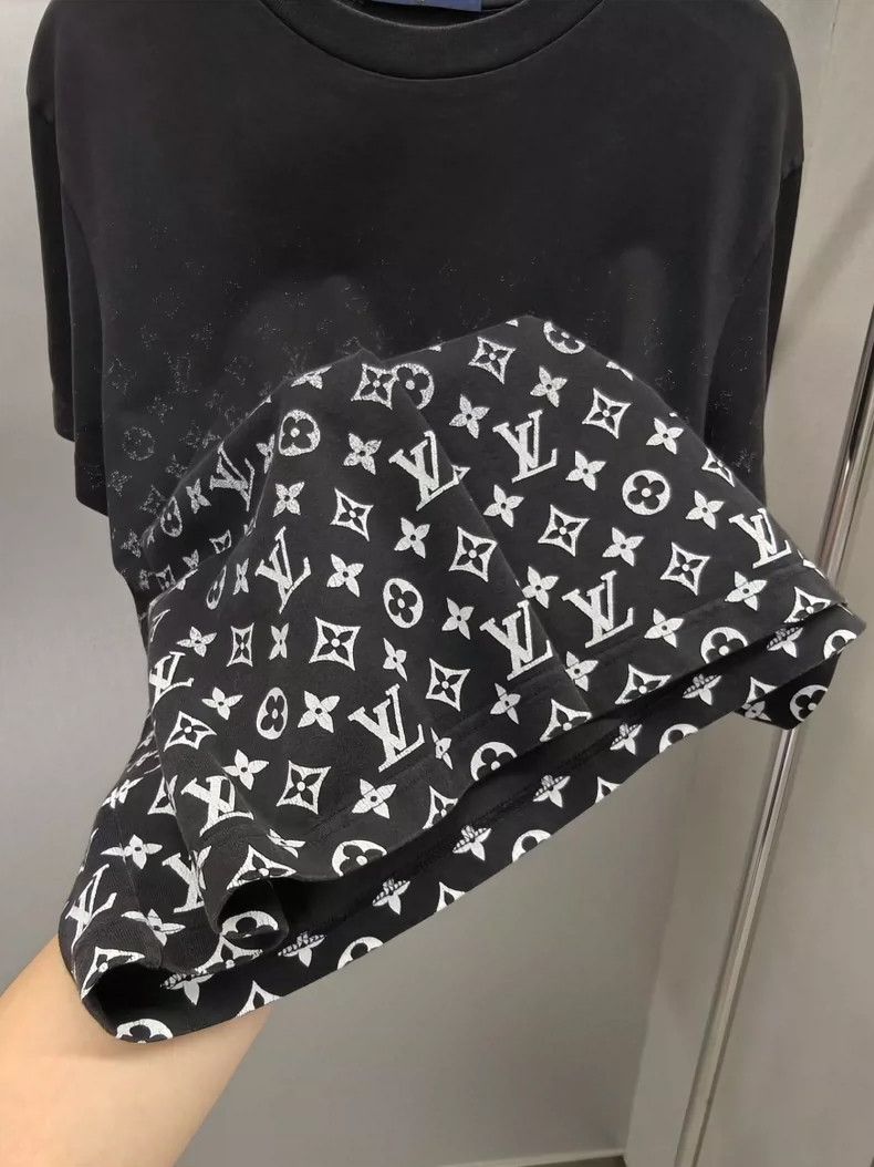 Louis Vuitton LV Gradient Logo Black Short Sleeve S Size US S / EU 44-46 / 1 - 5 Thumbnail