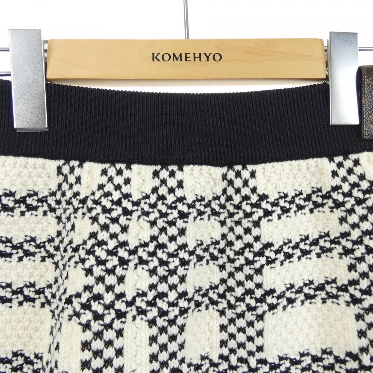 Louis Vuitton Louis Vuitton Louis Vuitton Graphic Knit Cashmere Blend Skirt Others Skirts FMKZ05LP5 DUTY FREE for USA Size ONE SIZE - 5 Thumbnail