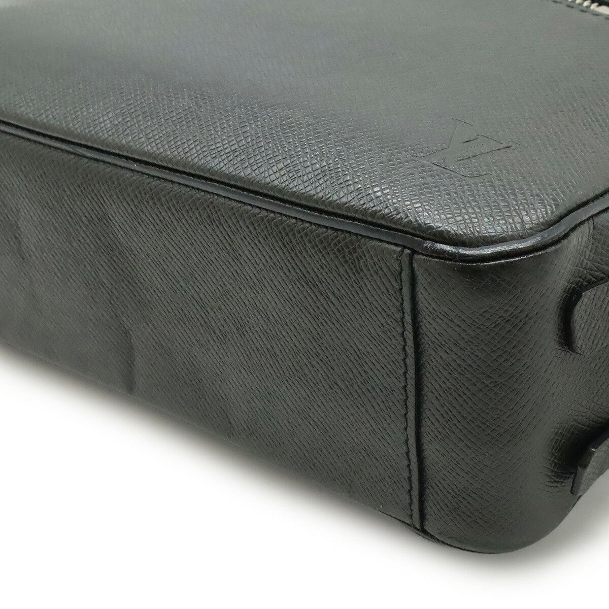 Louis Vuitton Louis Vuitton Louis Vuitton Neo Pavel Taiga Clutch Bag Leather Clutch Bag M32902 DUTY FREE for USA Size ONE SIZE - 3 Thumbnail